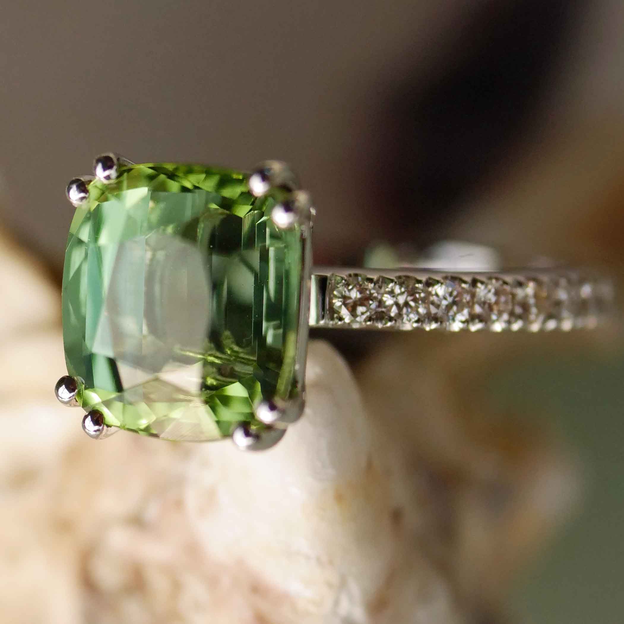 Yellow Saphire Brilliant Ring 18 kt White Gold 1.41 ct AAA+ very fine Jewellery