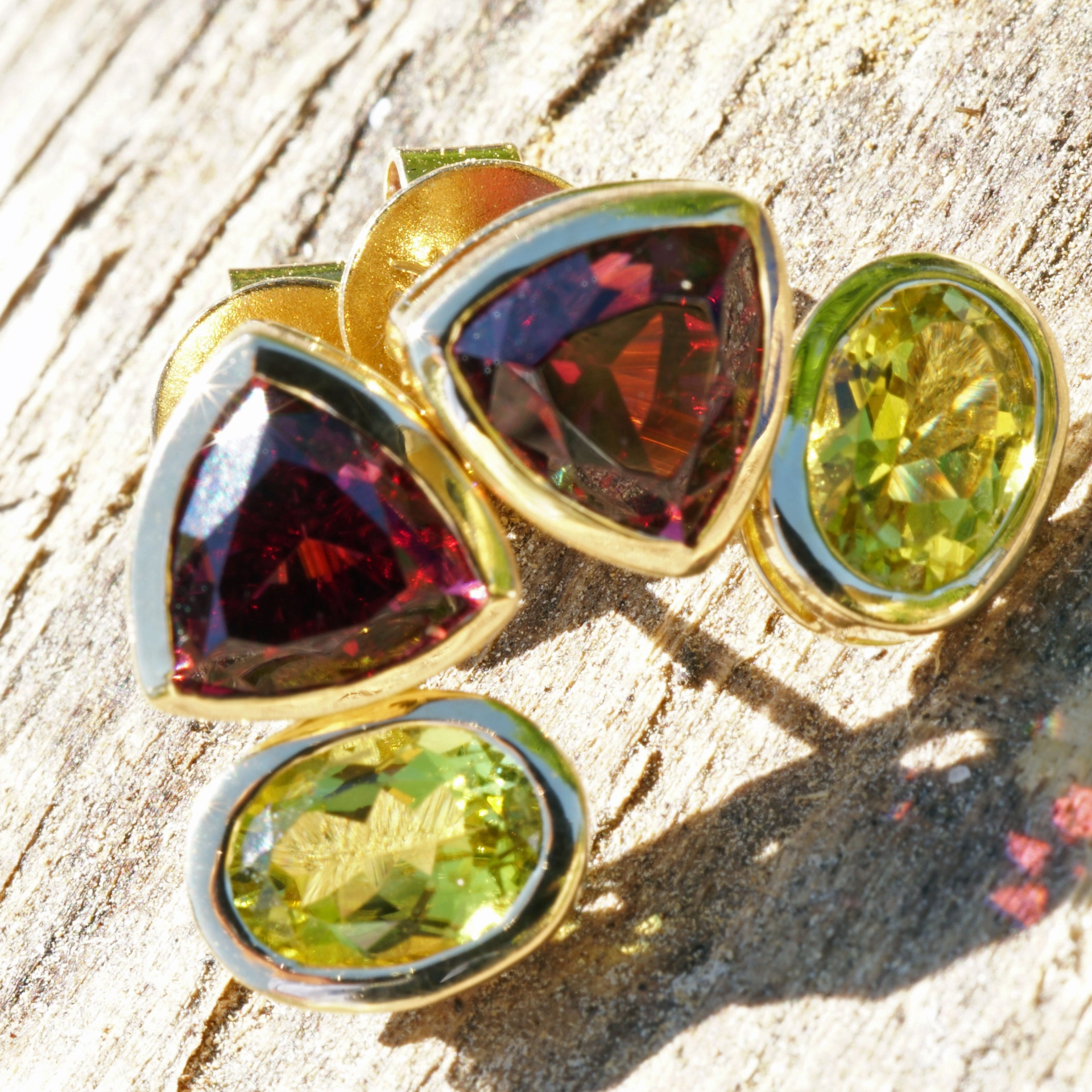 Exotic colors....Rhodolithe from Malawi and Canary Turmalin from Zambia...neon yellow and purple red