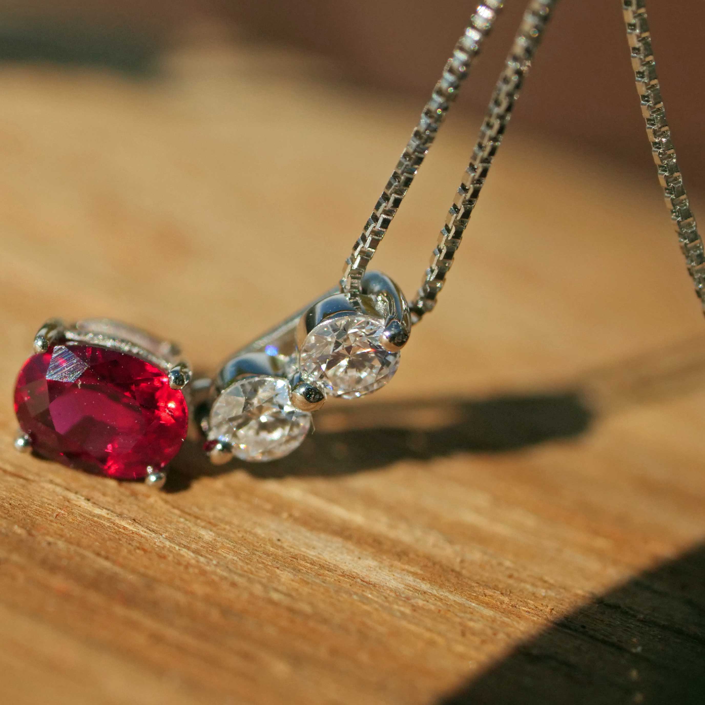 Ruby Solitaire Brilliant Petit Necklace 0.542 0.158 950 and Chain in 850 Platinum TOP Quality