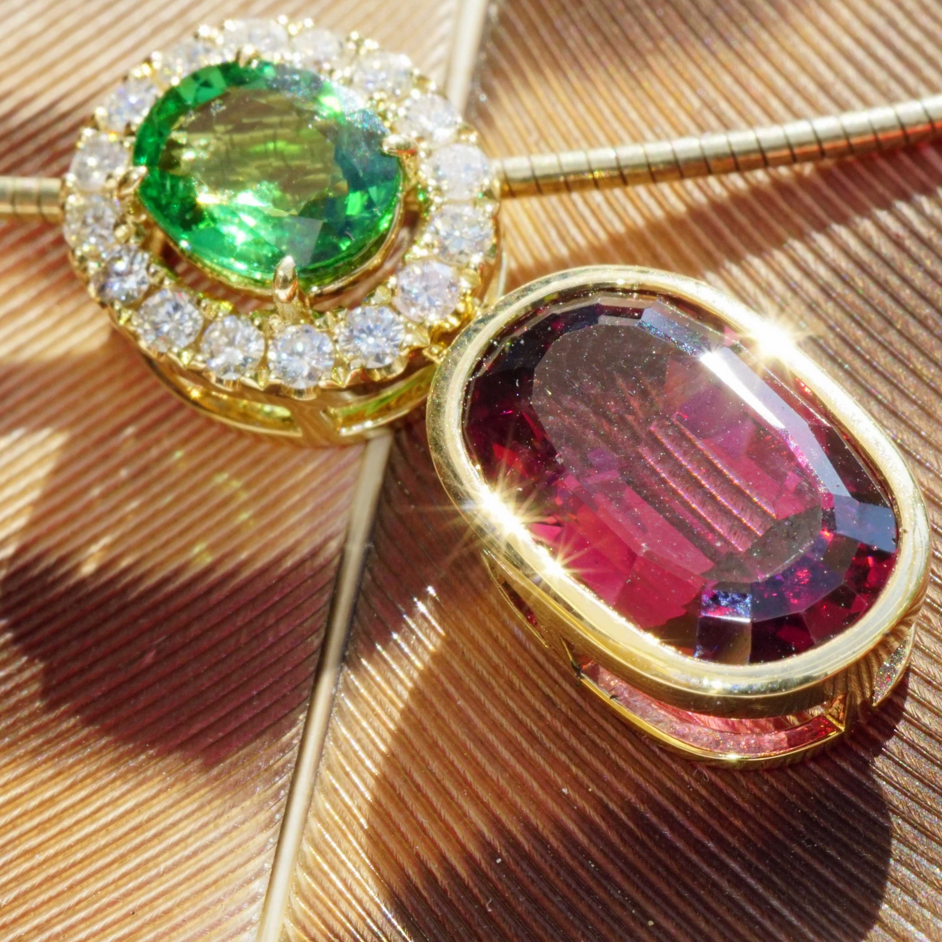 Pendant with fine Garnet Tsavorite and diamonds...red green Combination..phantastic!
