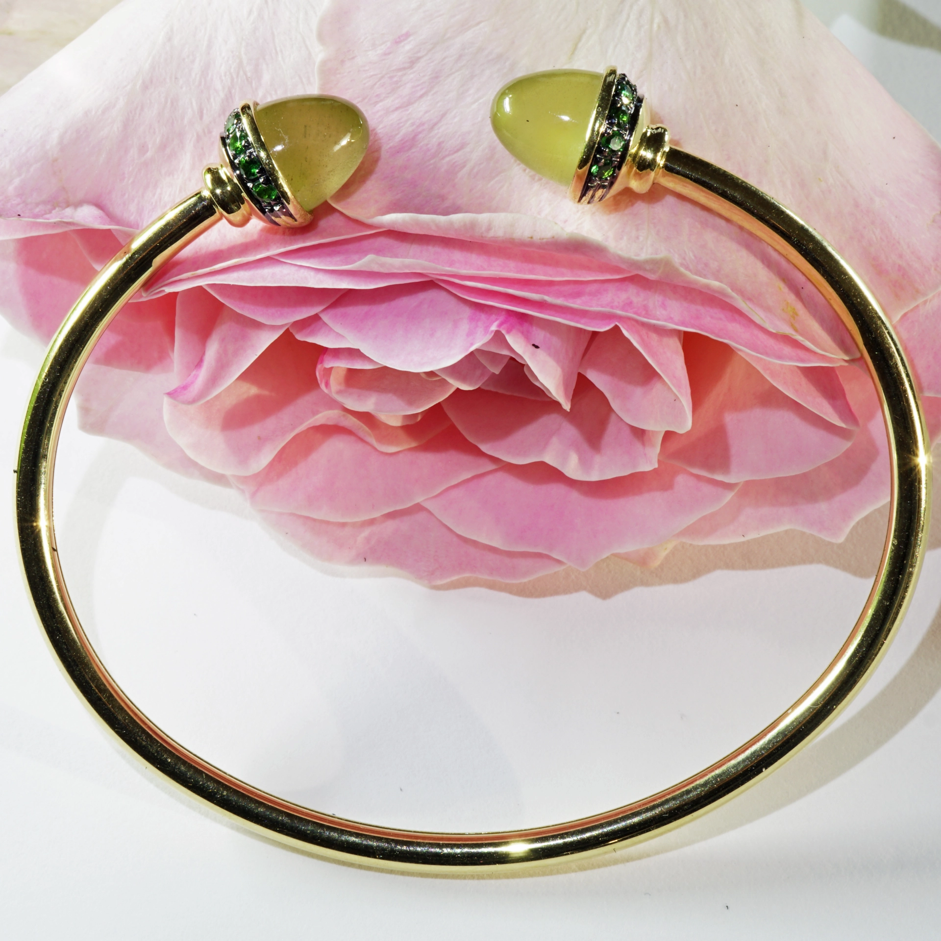 Peridot Tsavorith 18 kt Yellowgold 6.86 ct ...what a combination!