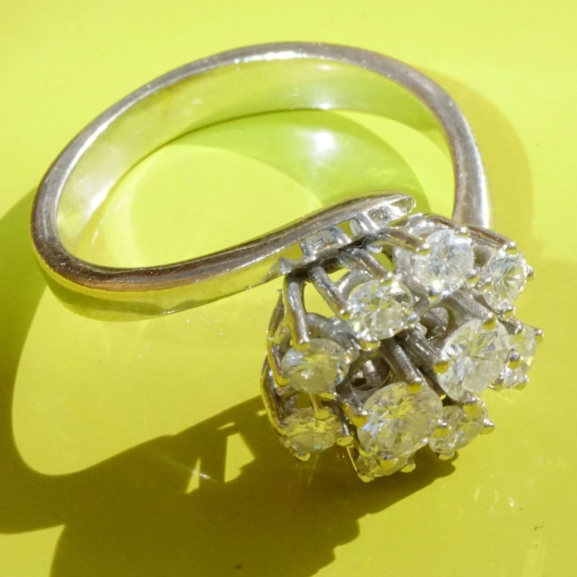 Brilliant Ring 1 ct Diamonds...what a charming Style