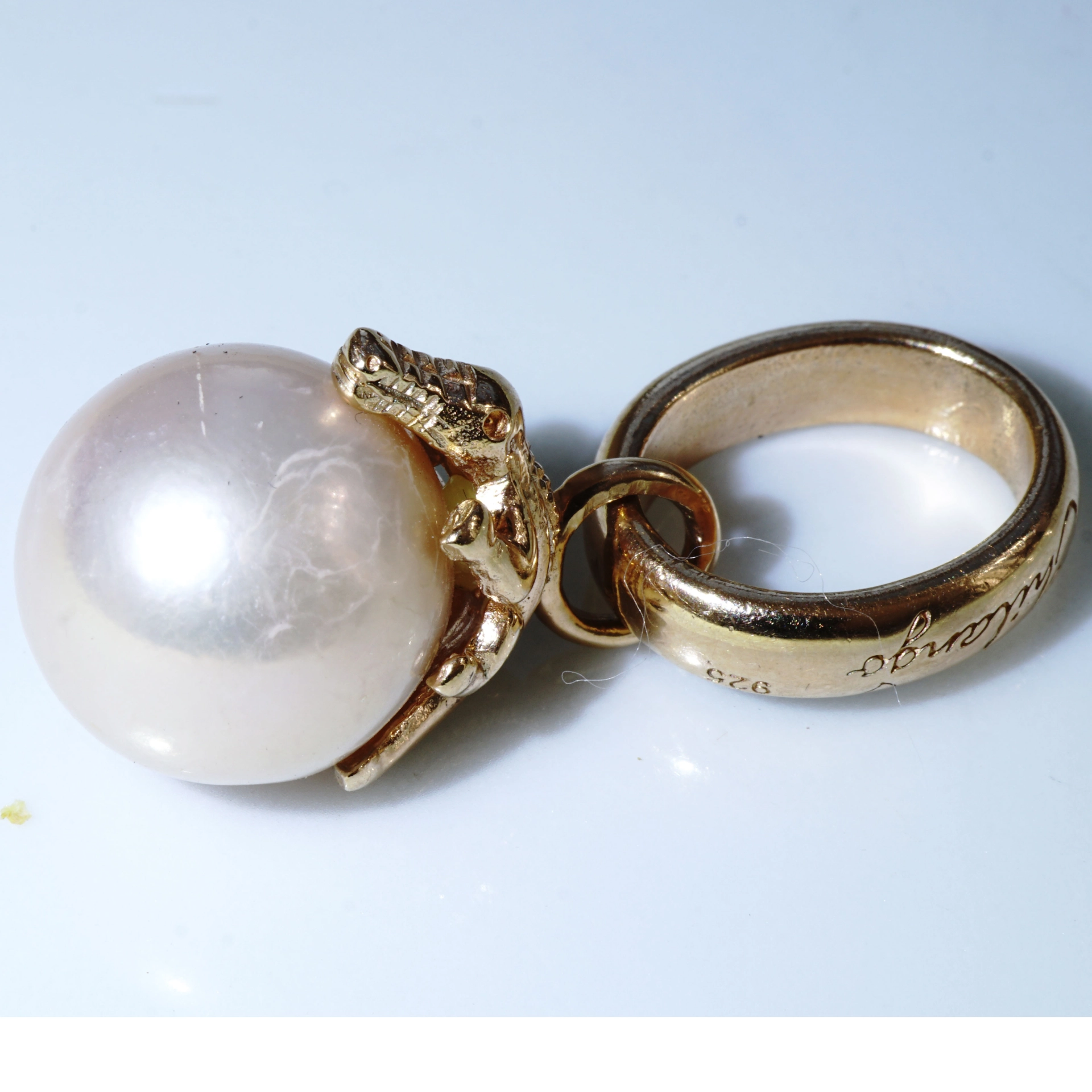 The best Silver Jewelery forever....Pendant Crocs Pearl