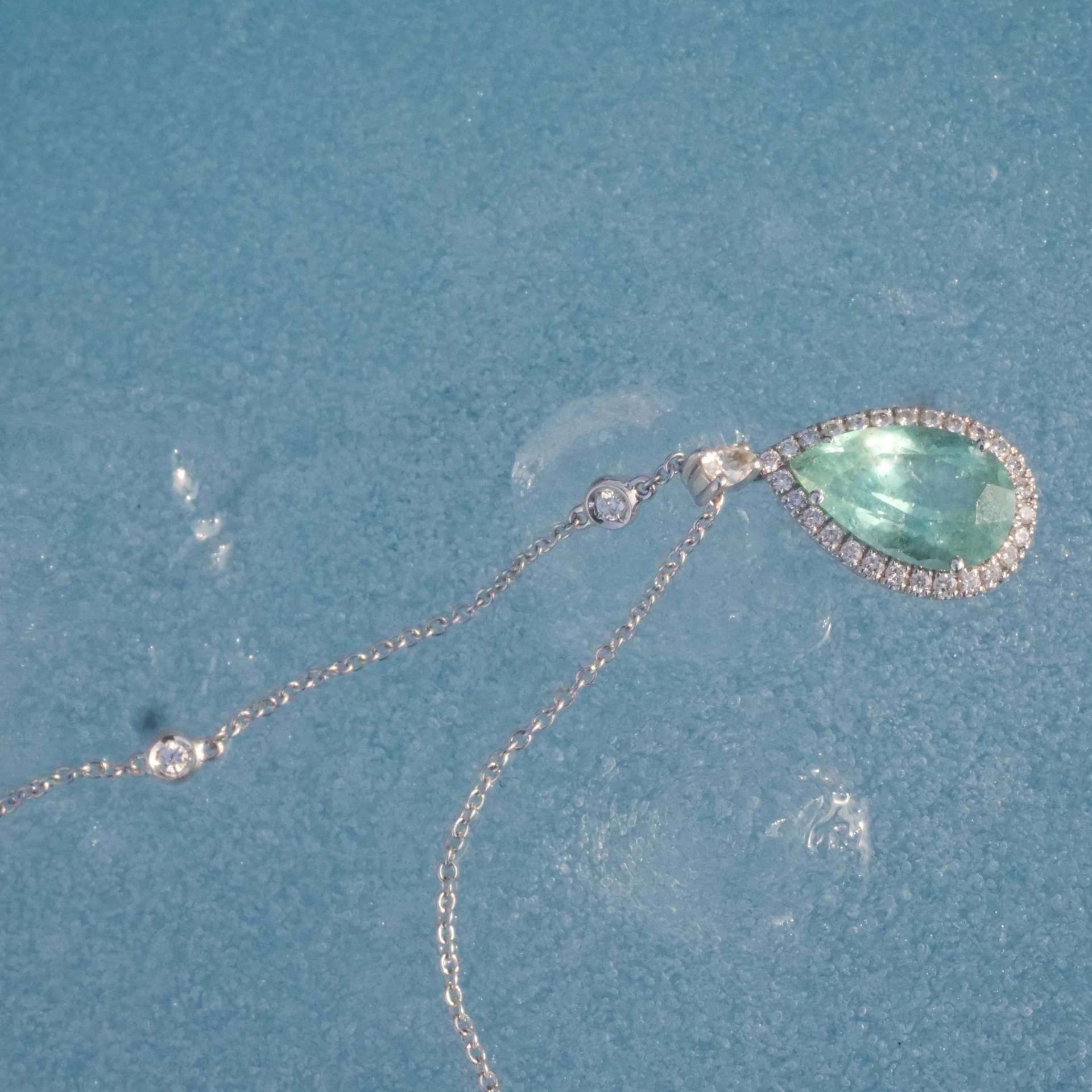 Paraiba Tourmalin Brilliant Necklace 3.89 ct 0.43 ct 18 kt White Gold..what a Icebreaker