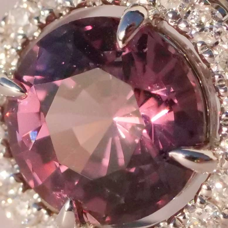 Spinel Brilliant Pendant 1.50 ct 0.14 ct TW VS..natural Color pink-violet-aubergine 18kt White Gold