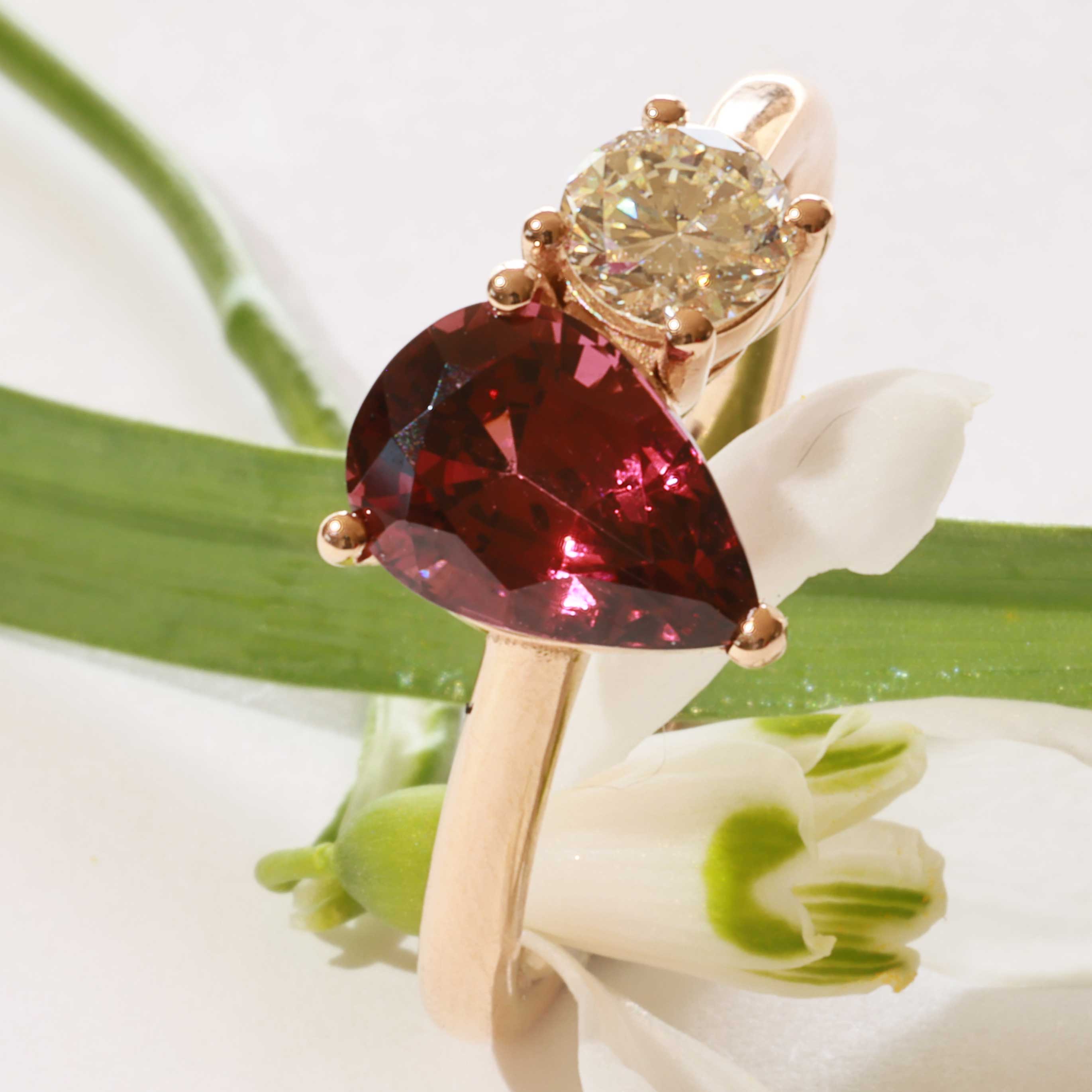 Rhodolite Brilliant Ring 750 Rose Gold 1.67 ct 0.25 ct Great Design to combine as a Peg Ring