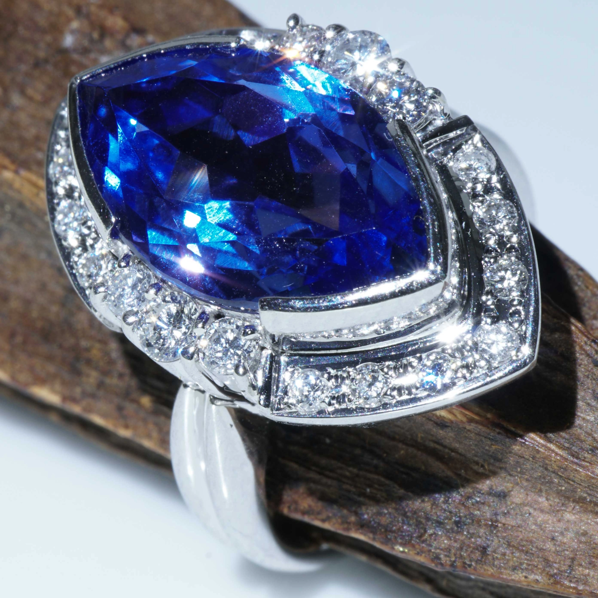 Tanzanite Brilliant Ring 900 Platinum 6.42 ct 0.50 ct.. Star of Africa in Navette Shape...soooo beautiful