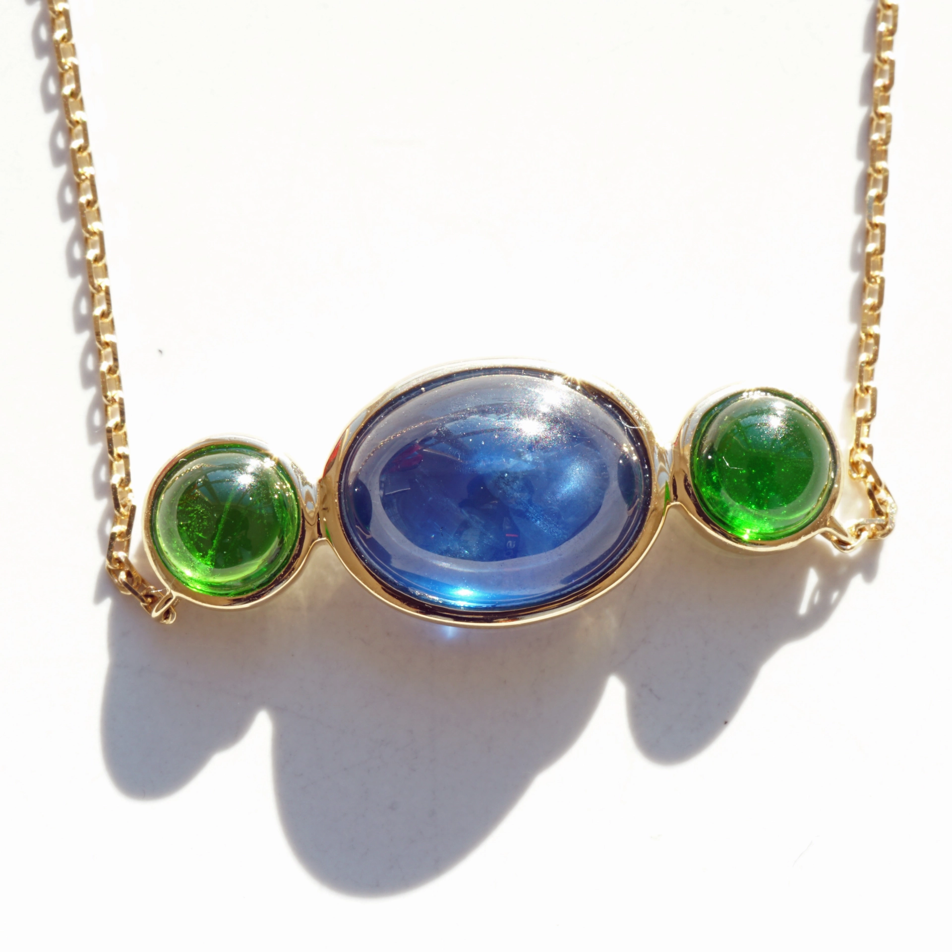 Saphire Diopside Cabochon Necklace 18 kt Yellowgold....great Colors