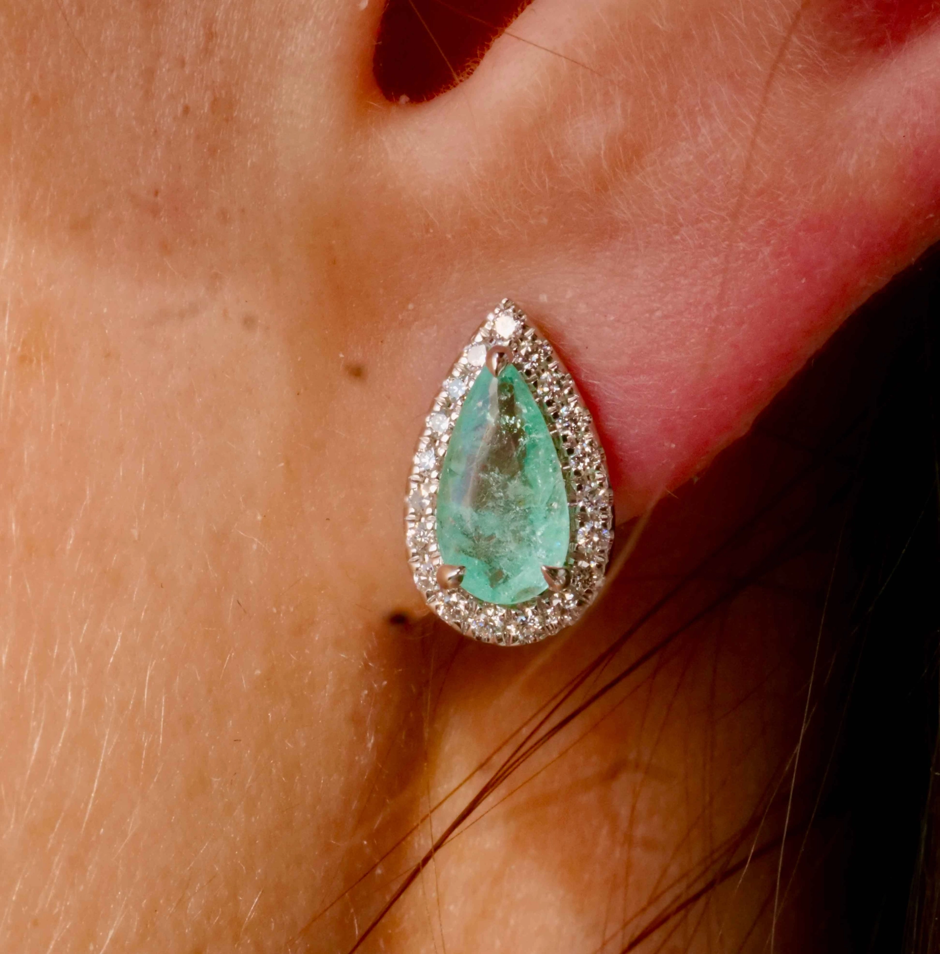 Paraiba Tourmaline Earstuds AAA 18 kt White Gold with Brilliants