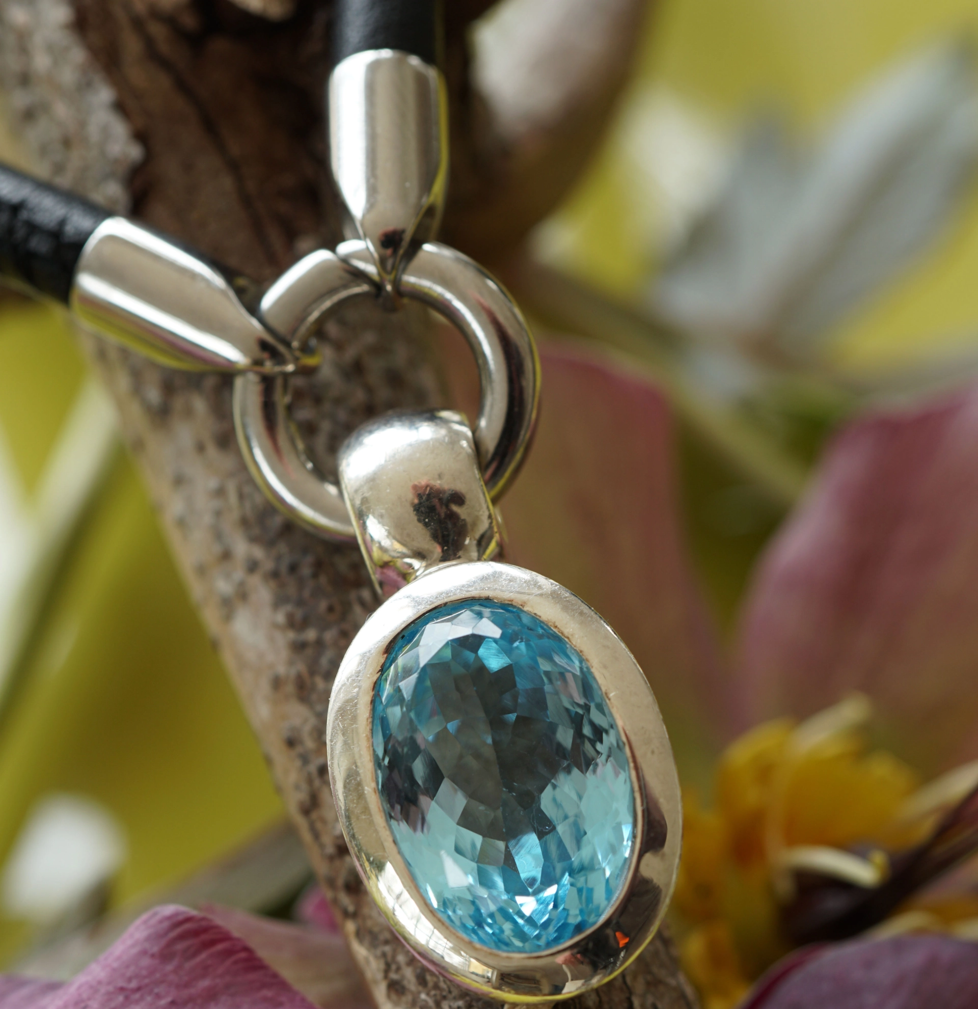 Blautopas Anhänger in 925er Silber rhodiniert 30 mm x 15,5 mm blue mood