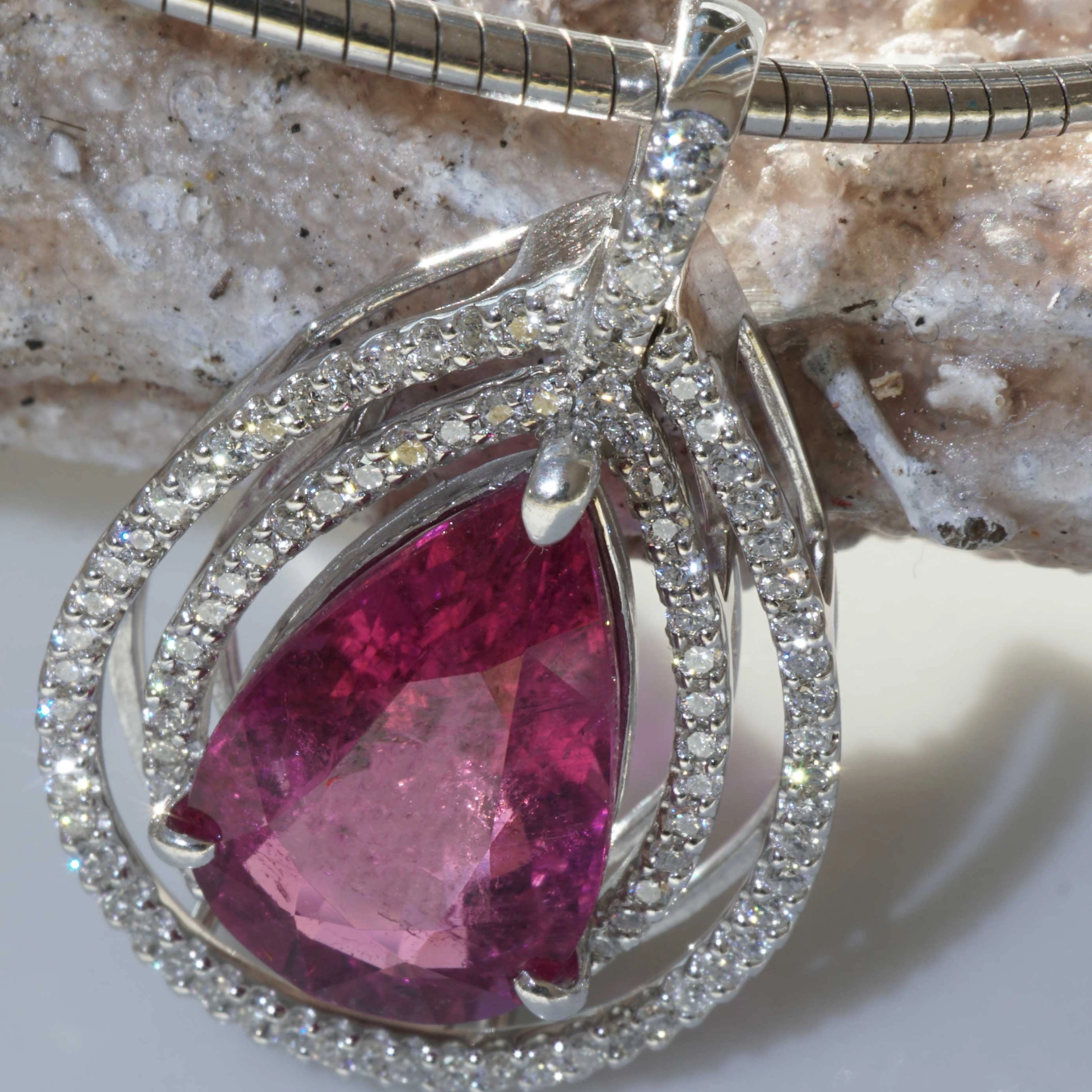 Rubellite Brilliant Pendant 7.58 ct hot pink 18kt White Gold...great Color