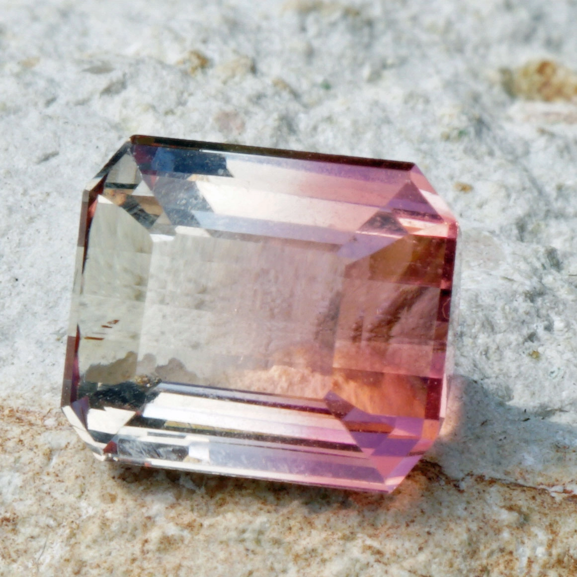 Schmuckzicke Turmalin Morgenröte Afrika 2.85 ct augenrein