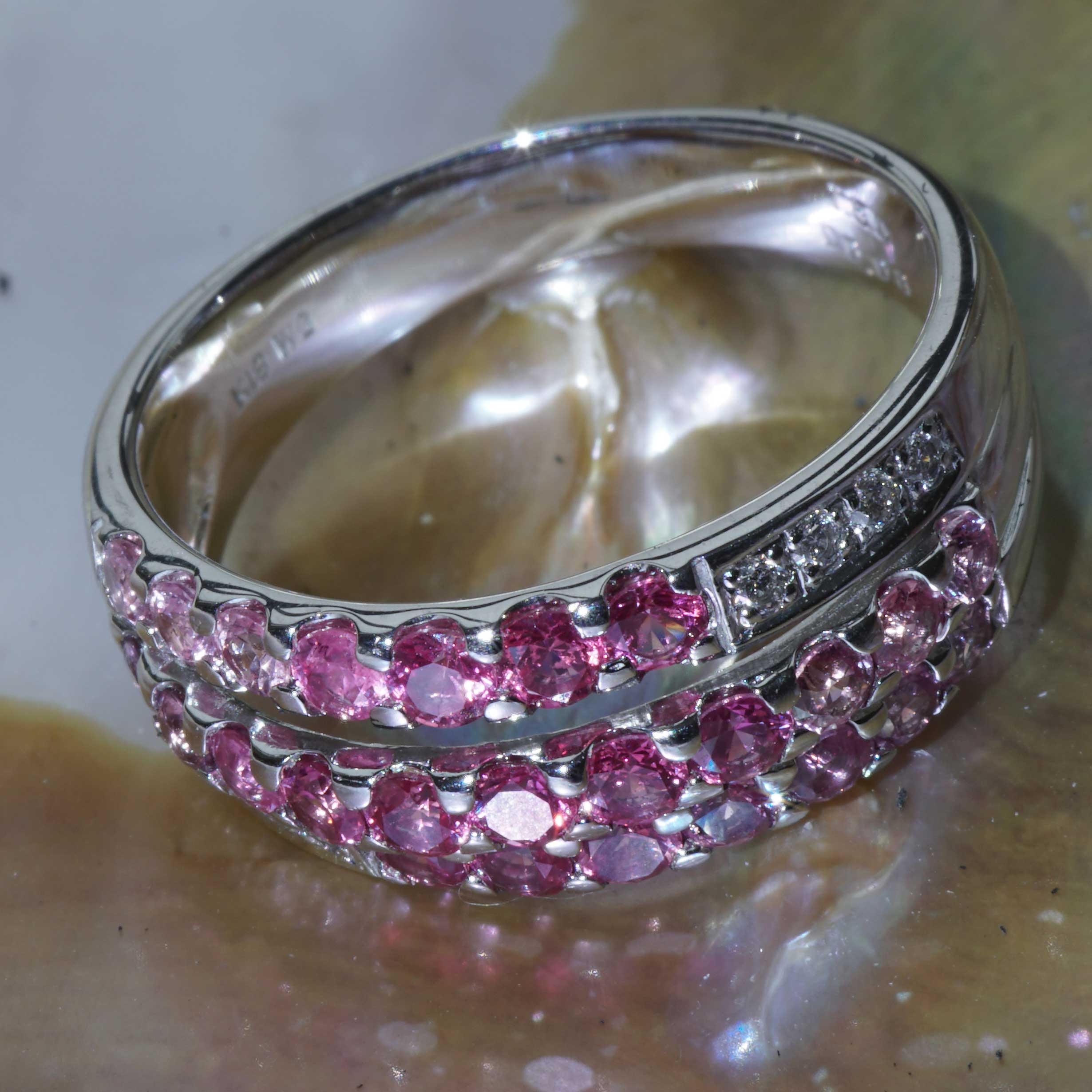 Pink Sapphire Brilliant Ring 750 white gold 1.50 ct 0.08 ct interesting color gradations from light to dark