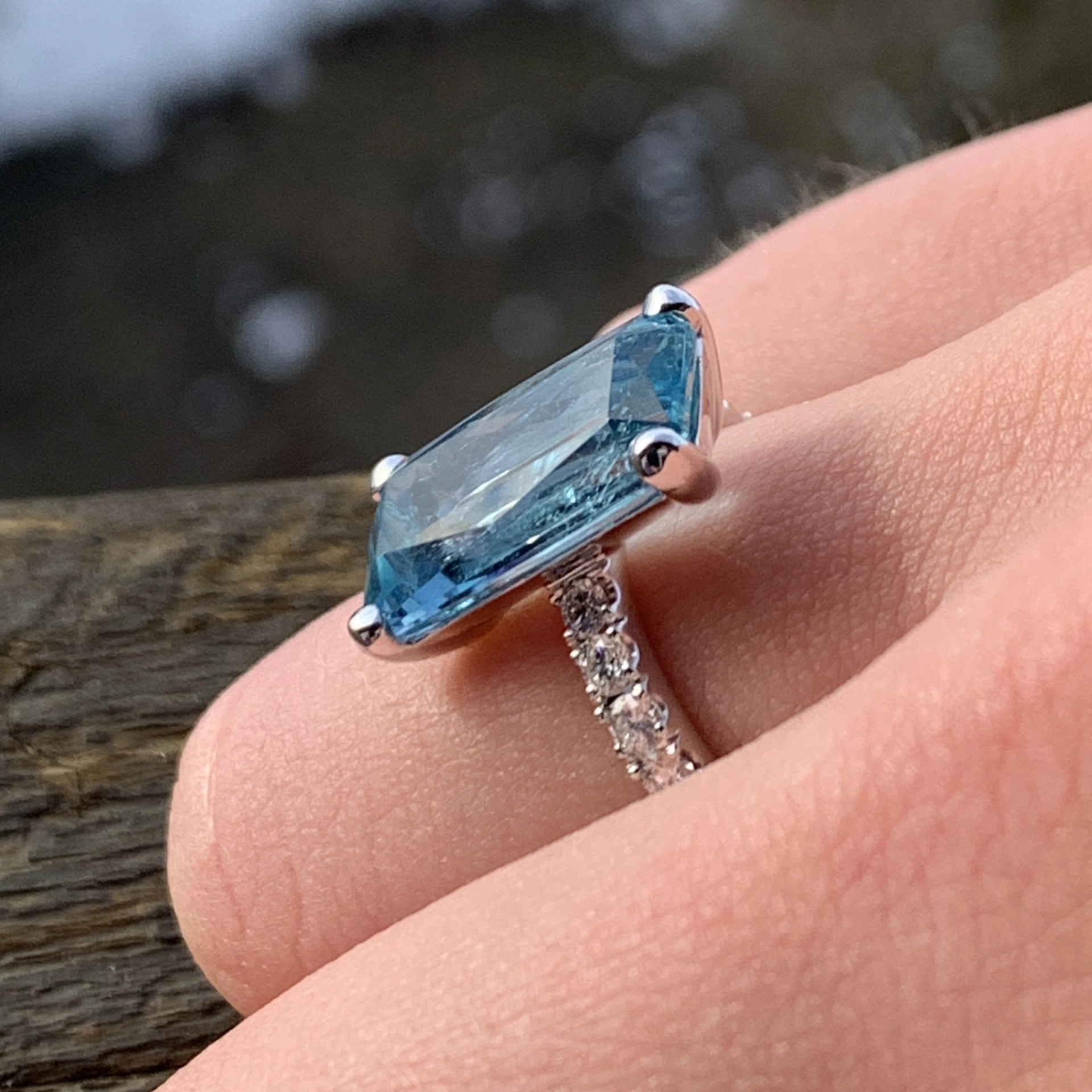 Aquamarine diamond ring, 5.09 ct, 0.44 ct, AAA + TW VVS ..... DIVINE BLUE