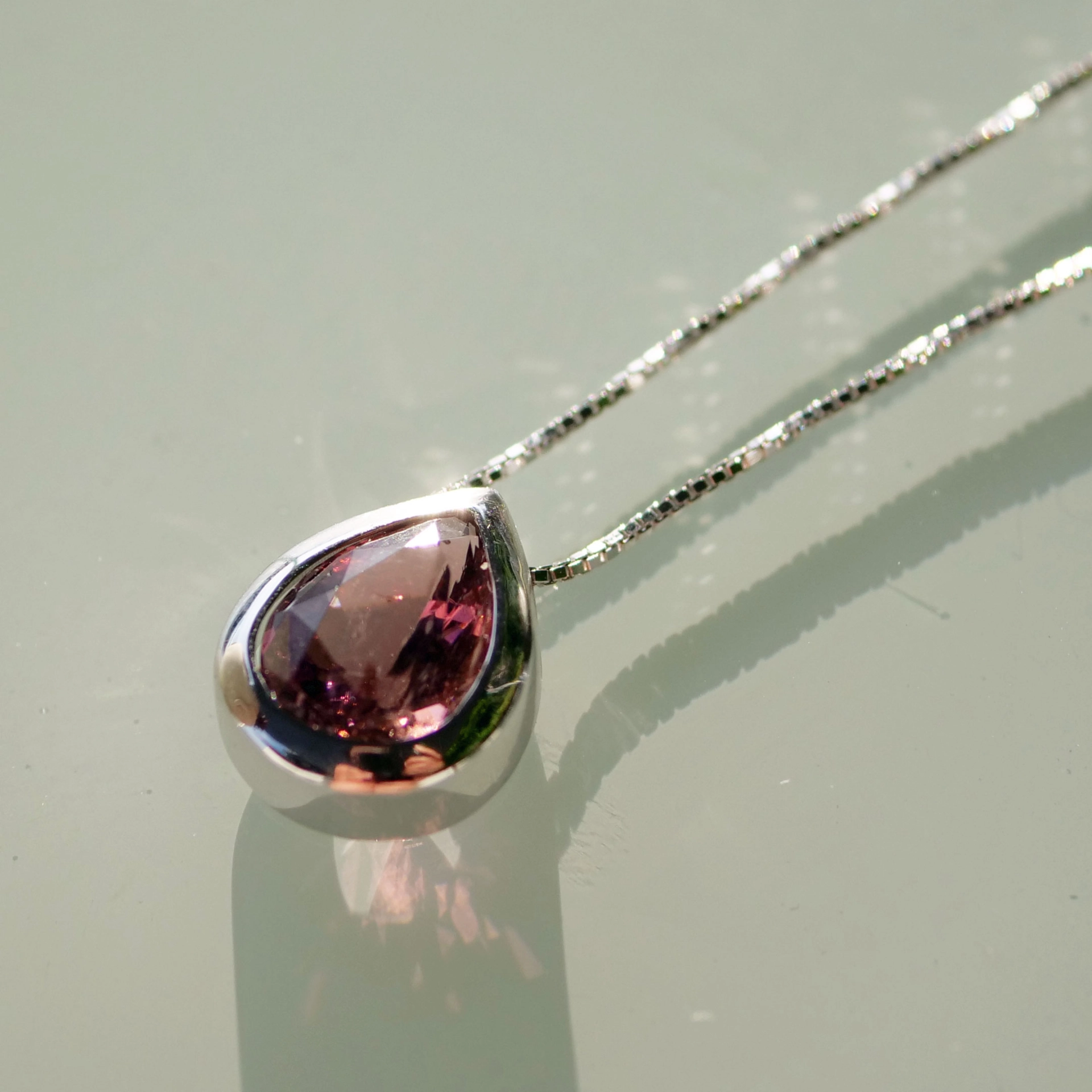 ..big pink turmalin pendant.....very nice color....great appearance, drop cut, approx. 3.66 ct, AAA