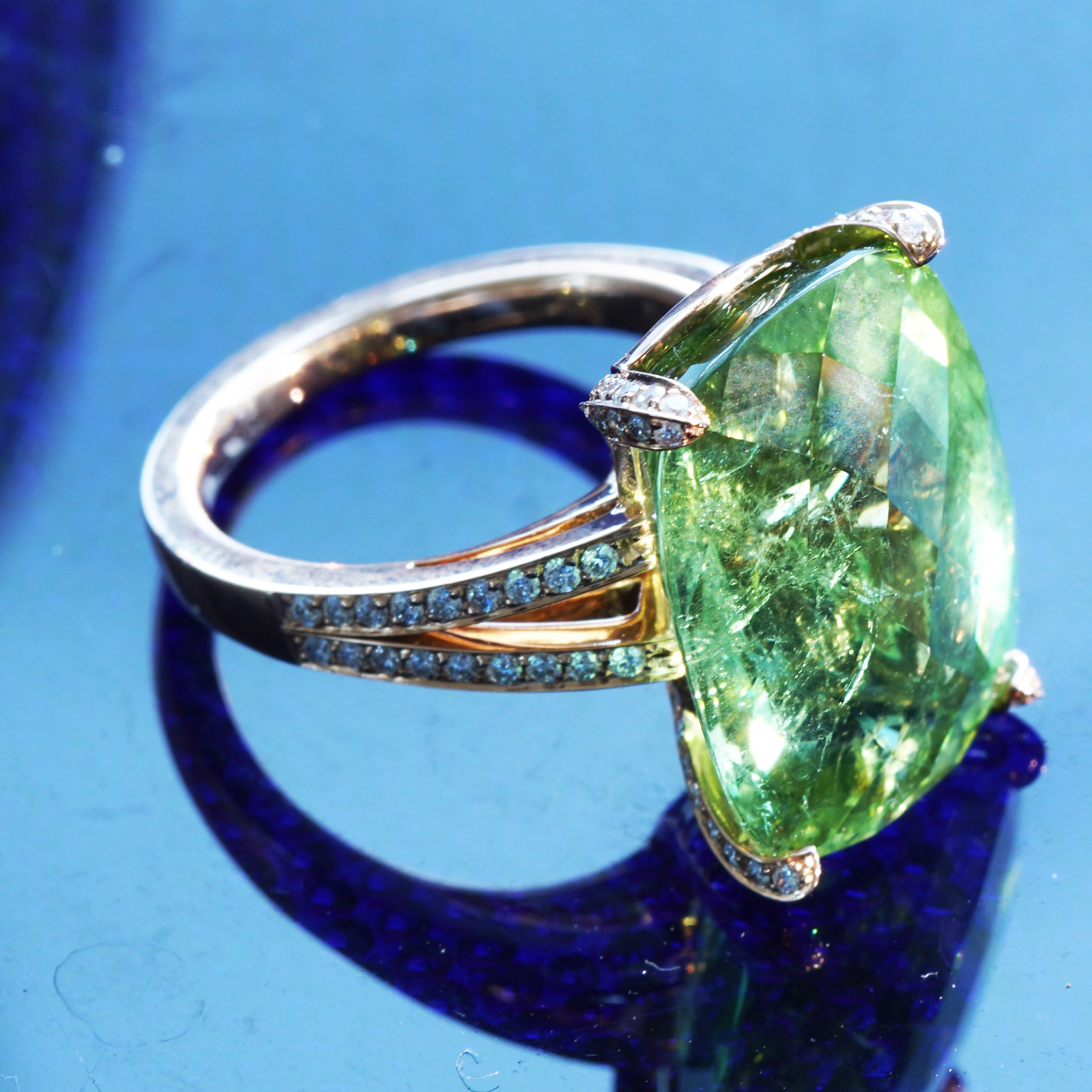 Tourmaline brilliant ring, 17.98 ct, 0.60 ct, TW VS ..... paraiba colored green huge beautiful 18 kt rose gold