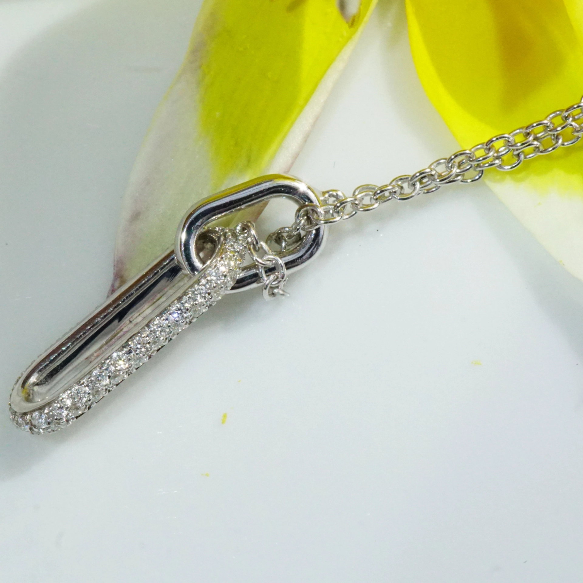Brilliant Necklace 18 kt White Gold Ultra Modern 0.20 ct TW VS