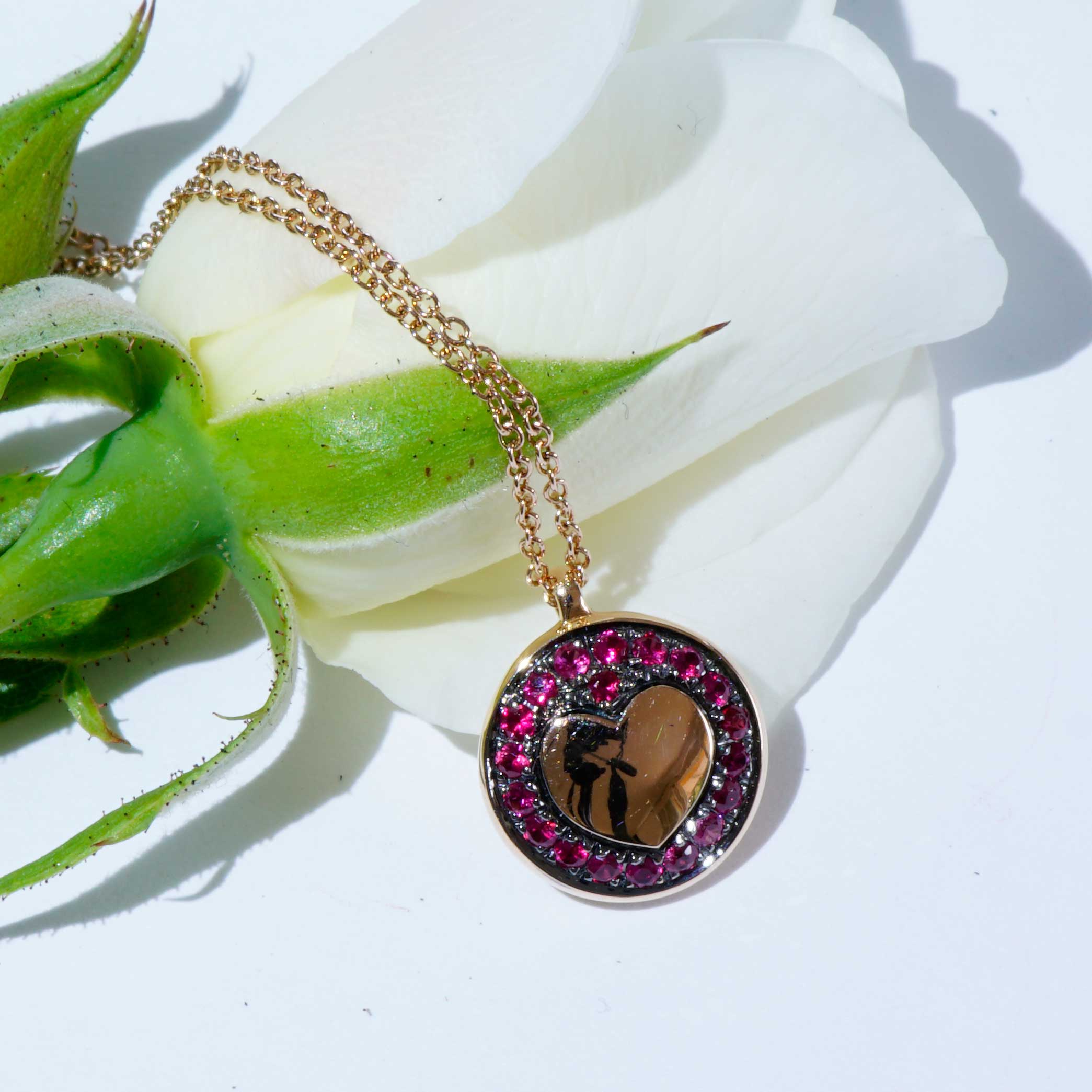 LOVE Sapphire Heart Pendant with Chain 750 Rose Gold.... super cool traditional Goldsmith Work 