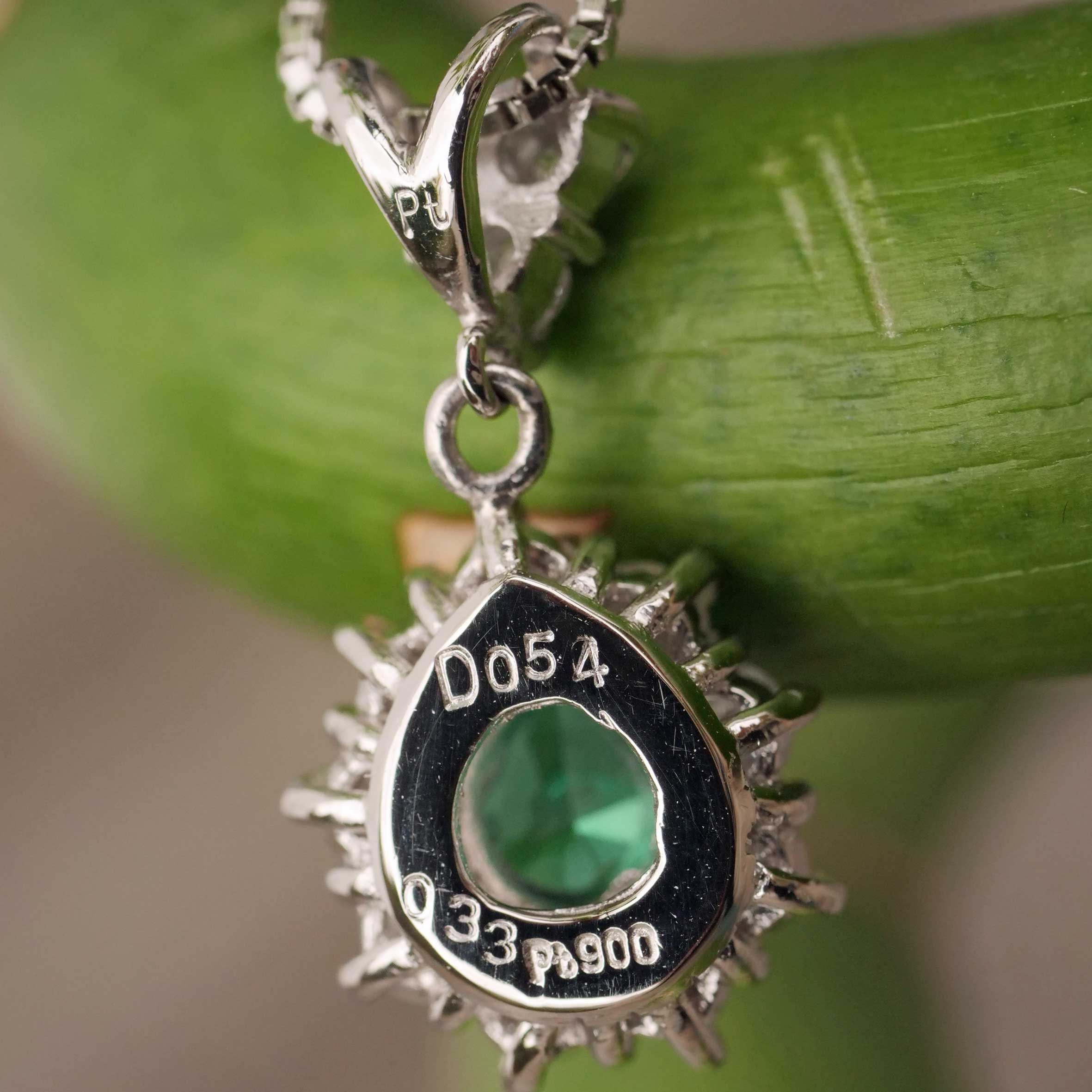 Vivid Green Emerald Brilliant Necklace 900 Platinum 0.33 ct 0.54 ct Colombia