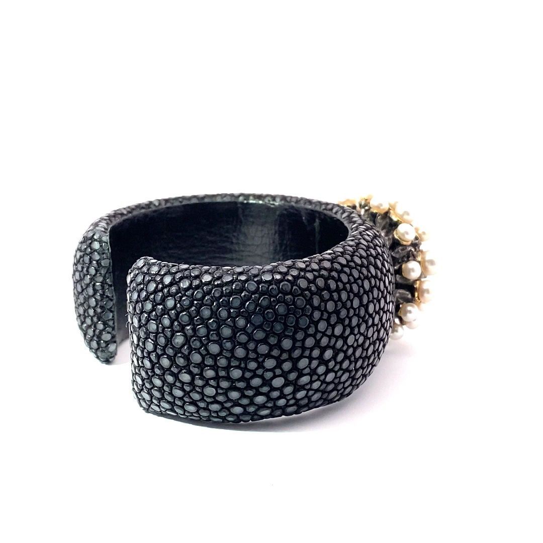 Pearl Stingray Bracelet 925 Silver with colored Saphire