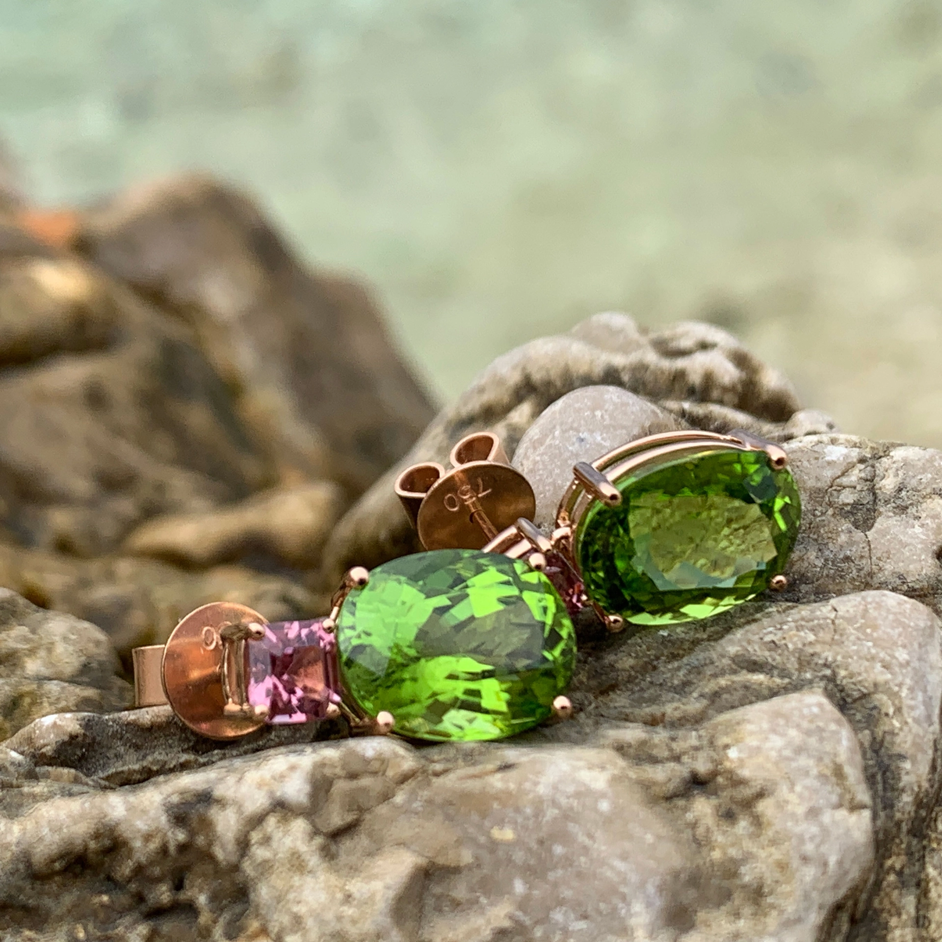 Spinel Peridot Earsticks 18 Rosegold from Burma and Afghanistan...great Color