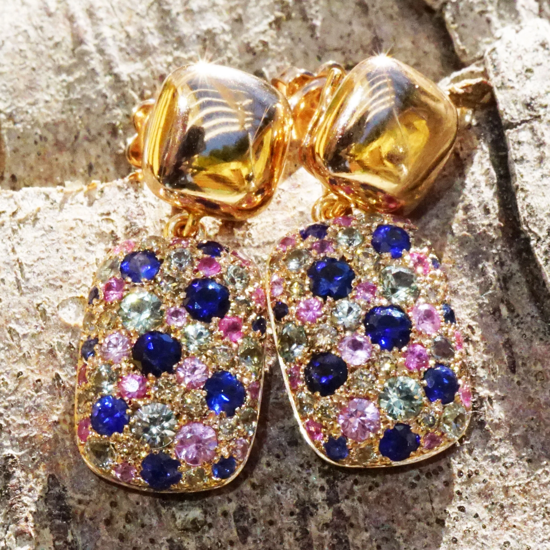 Saphire Diamond Earrings...18 kt Rose Gold...wonderful Play with Colors