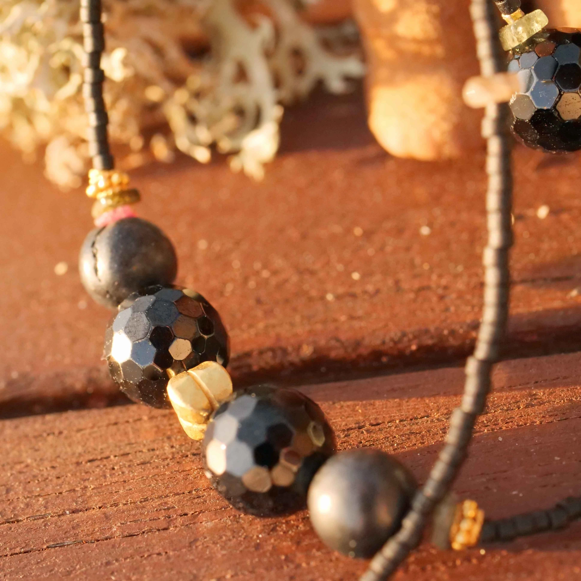 Delightful Necklace with Coral and 900 Finegold 57,5 cm 