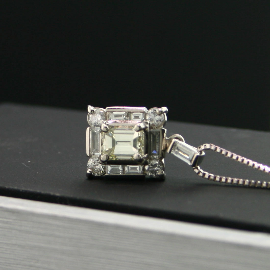 Brillant-Anhänger in 900/-Platin, Kette in 750/-Weißgold/18 kt