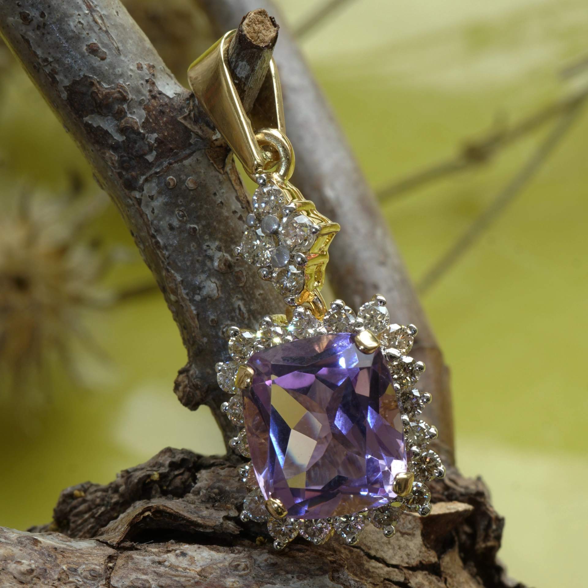 Amethyst Diamond Pendant 18 kt Gold sooo precious