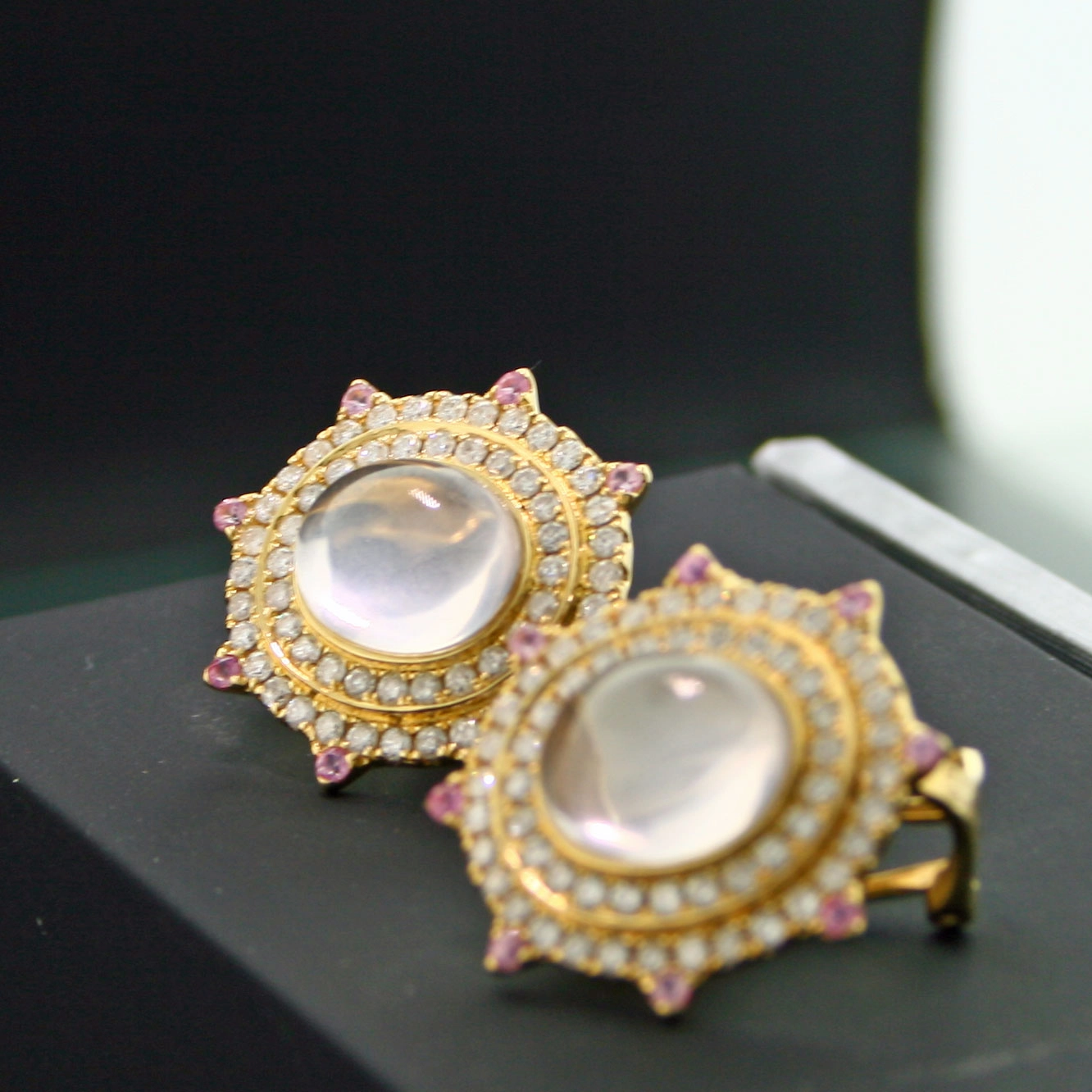 Ohrstecker mit Clip, 750er-Gold, 18 kt. Gelbgold, rosa Saphir,Rosenquarz, Brillant