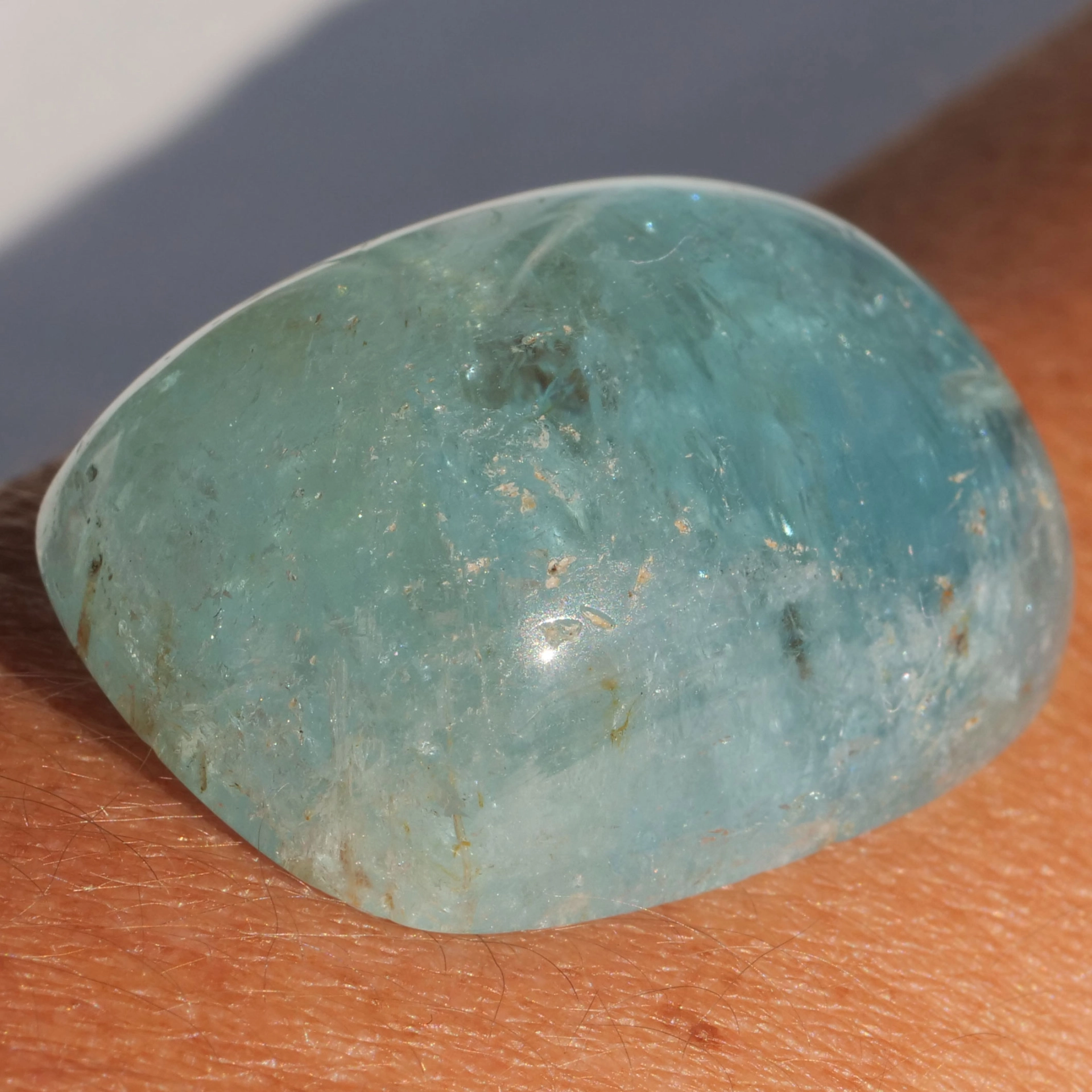 Aquamarin Cabochon 82 ct Frozen Blue Sky