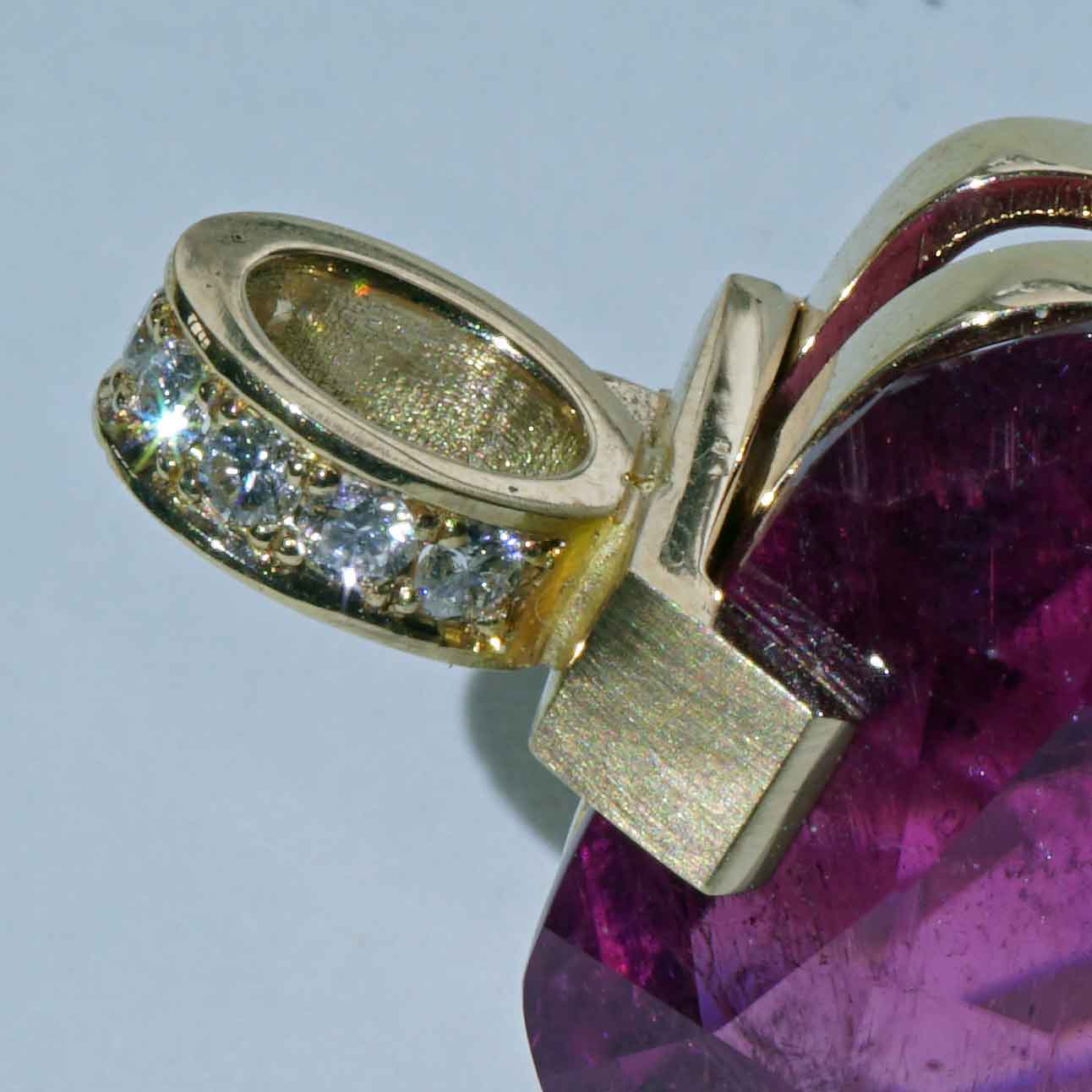 37 Carat Rubellite TOURMALINE Brilliant Pendant in 750 Rose Gold Handmade by Master Craftsman