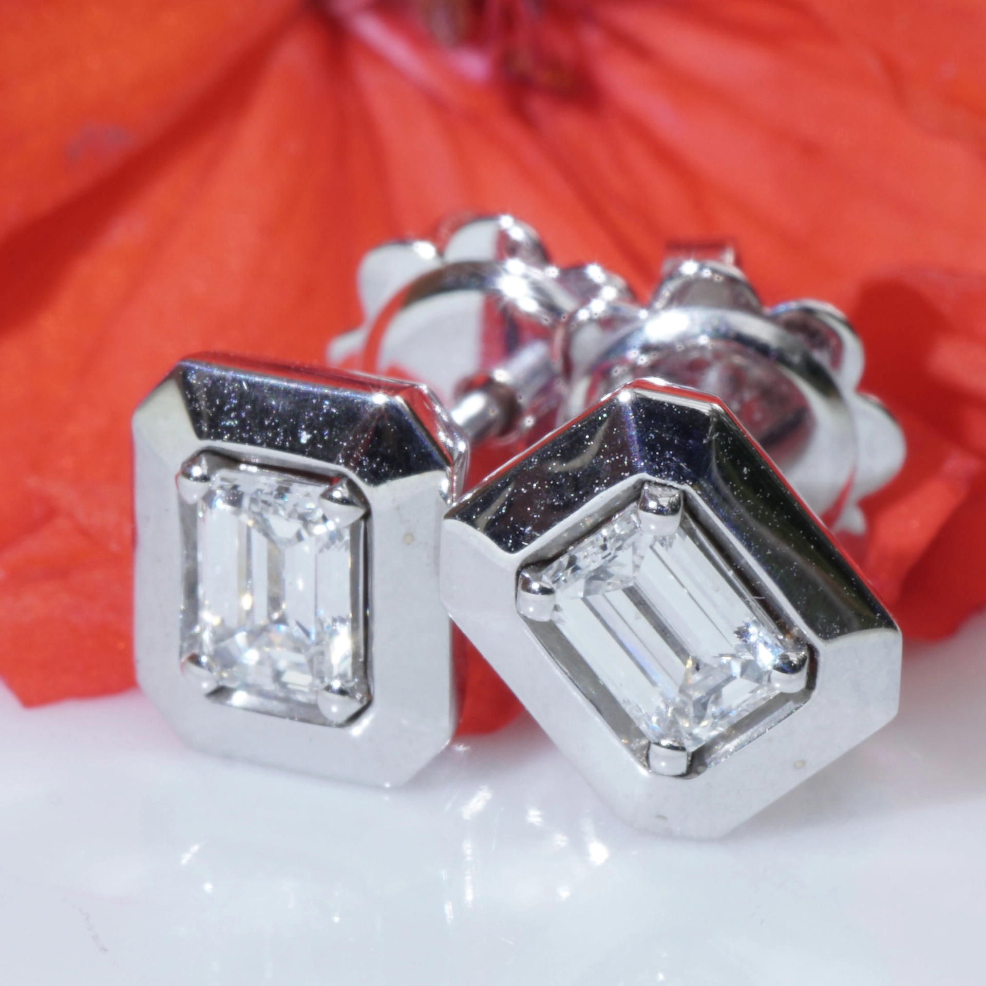0.40 ct Emerald Cut Diamond Ear Studs 18kt White Gold made in Italy