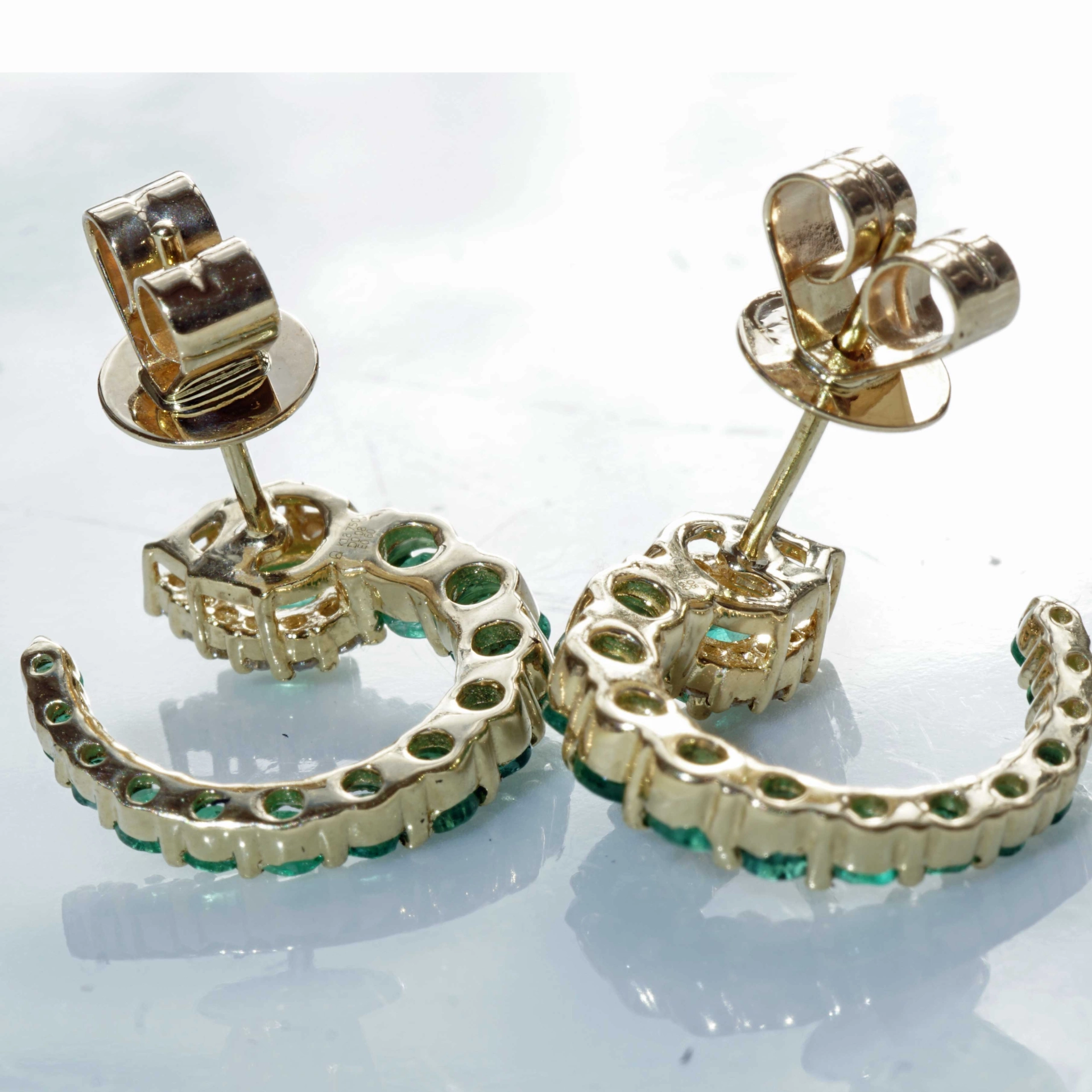 Emerald Brilliant Stud Earrings Three Quarter Circle 18 kt Yellow Gold