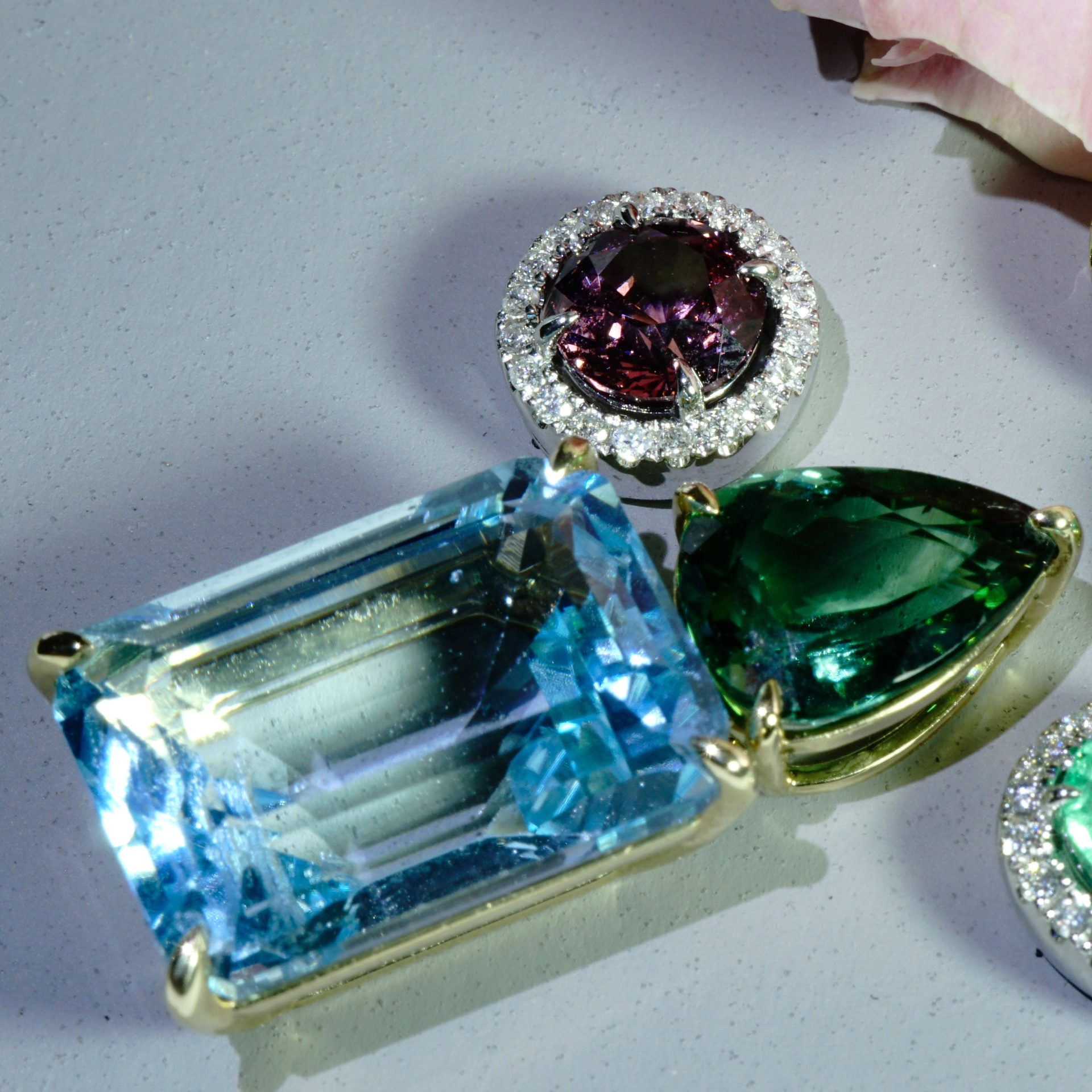 Turmalin Bluetopaz Pendant with incredible luminosity 18 kt Yellow Gold blue and  green 