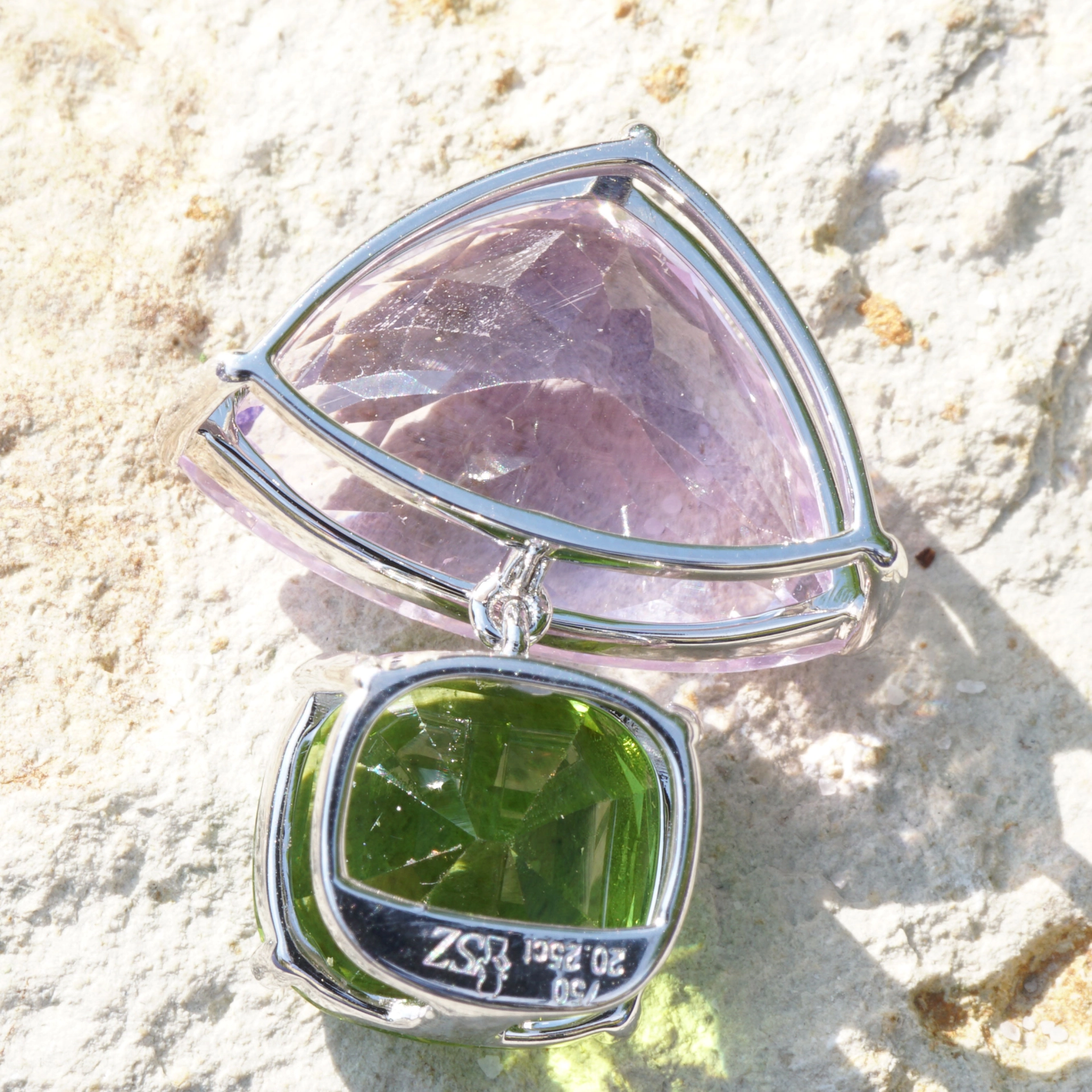 Pendant with mint green peridot of 11 x 10 mm, 6.62 ct, AAA, Afghanistan, cushion shape, and  pink bluish kunzite of 20 x 30 mm