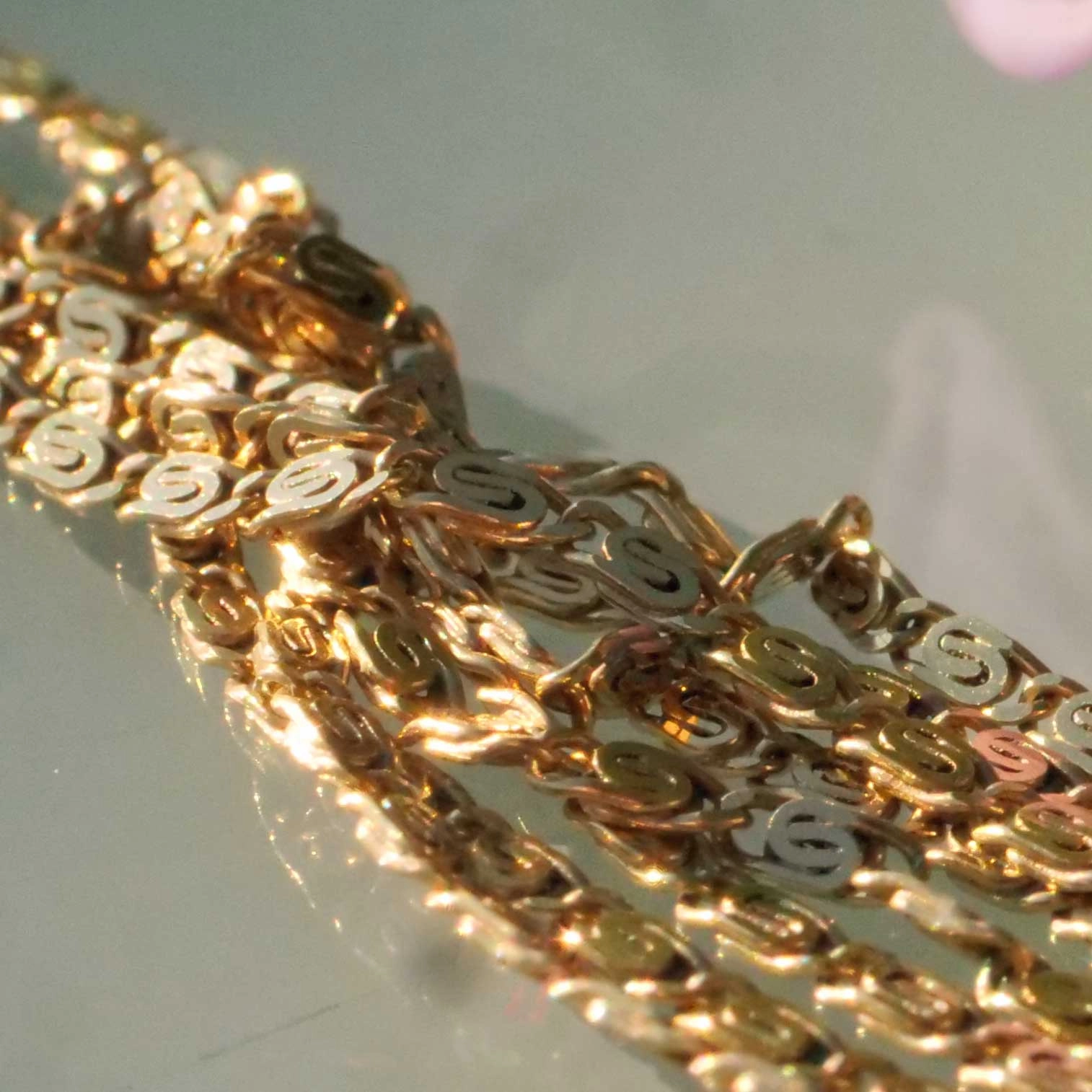 Delicate flat Curb Chain 14 kt Yellow Gold 10 Gramm 200 cm Lenght