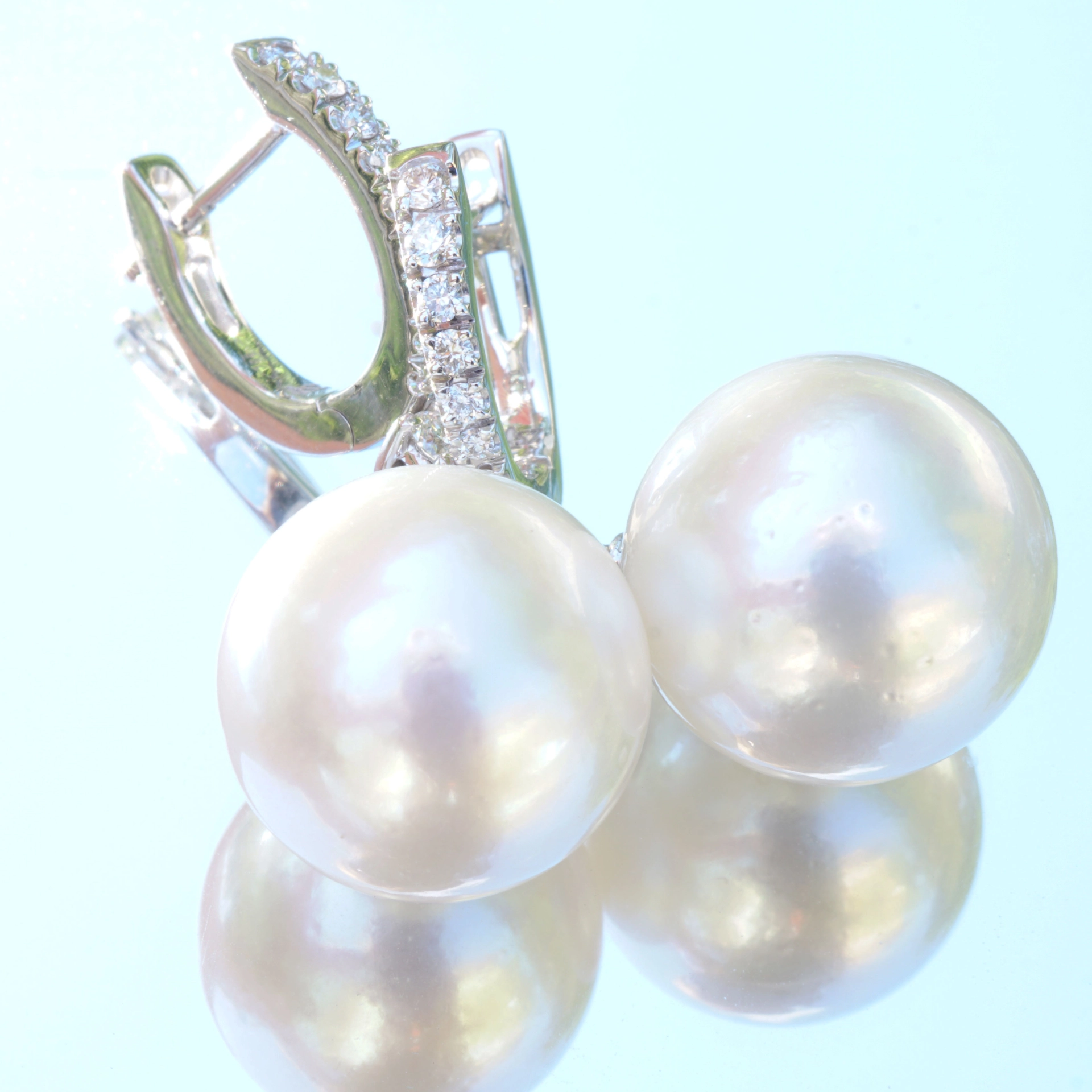 Wonderful southsea pearls earrings perfectly set in 750 whitegold