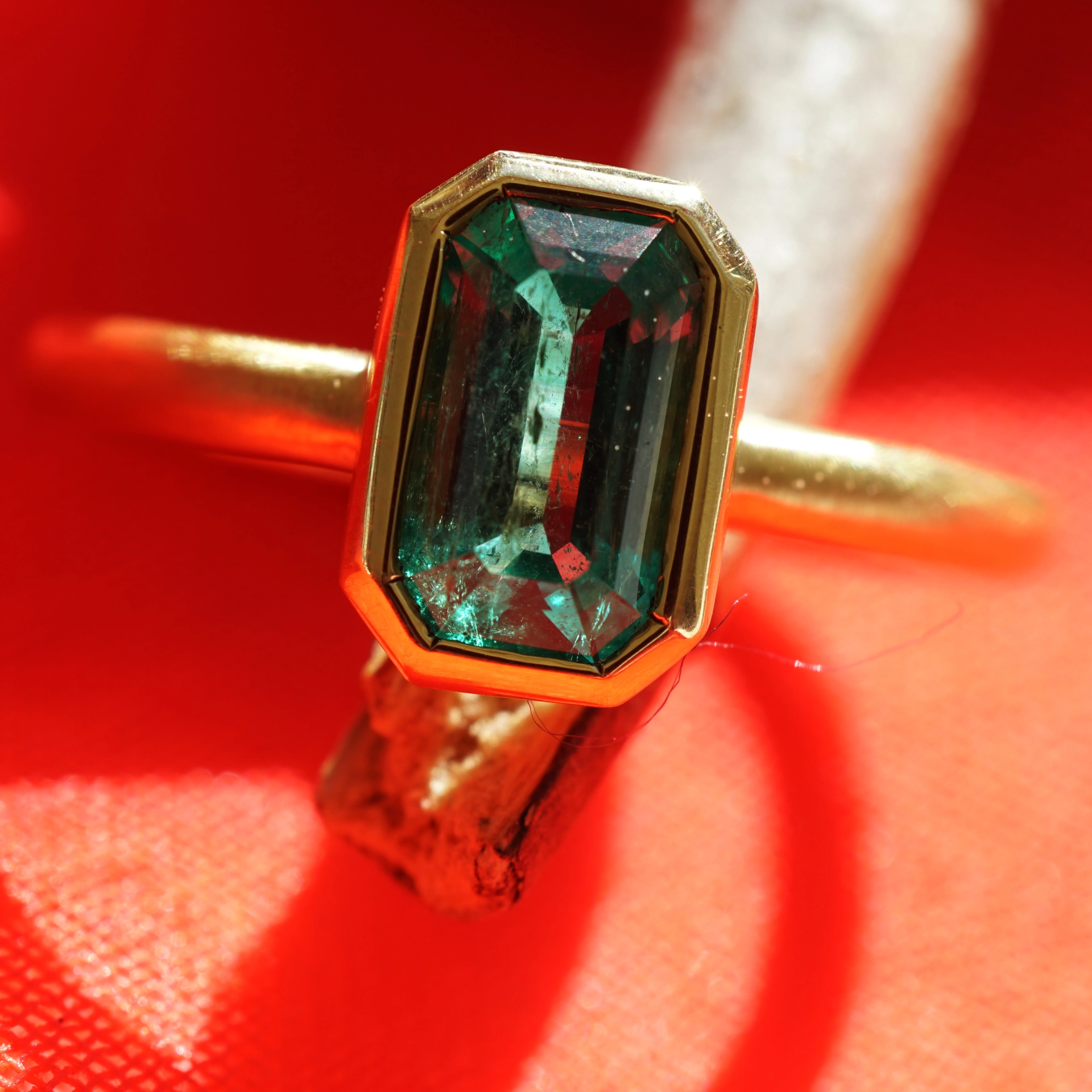 Emerald ring 0.97 ct, top quality from Afghanistan, 750 yellow gold handmade