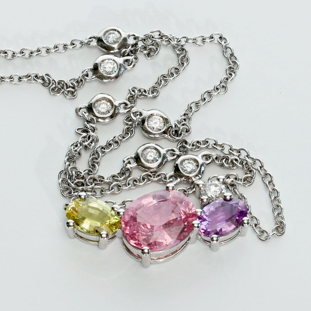 Saphir Spinell Brillant Necklace 18kt Whitegold 2.60 ct 0.20 ct Ilakaka Mine Madagascar yellow purpled Mine Tadschikistan