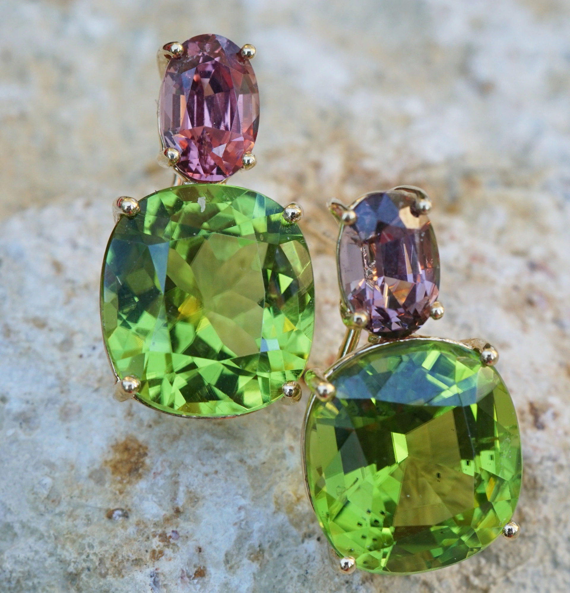 Ohrstecker Peridot Spinell 10 CARAT 750er Gold WE CELEBRATE COLORS