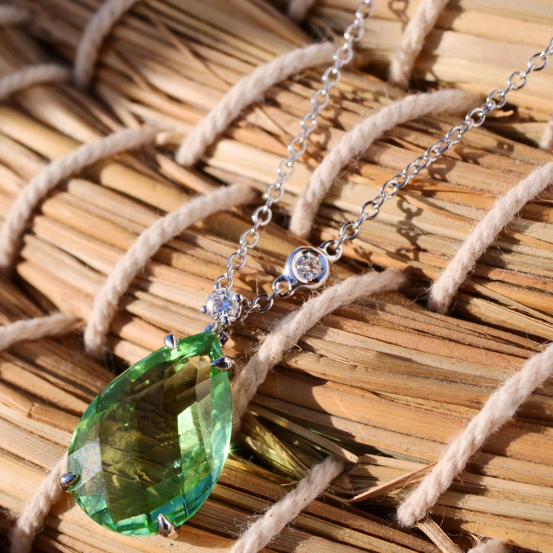 Schmuckzicke | Peridot Brillant Collier mintgrün Weissgold