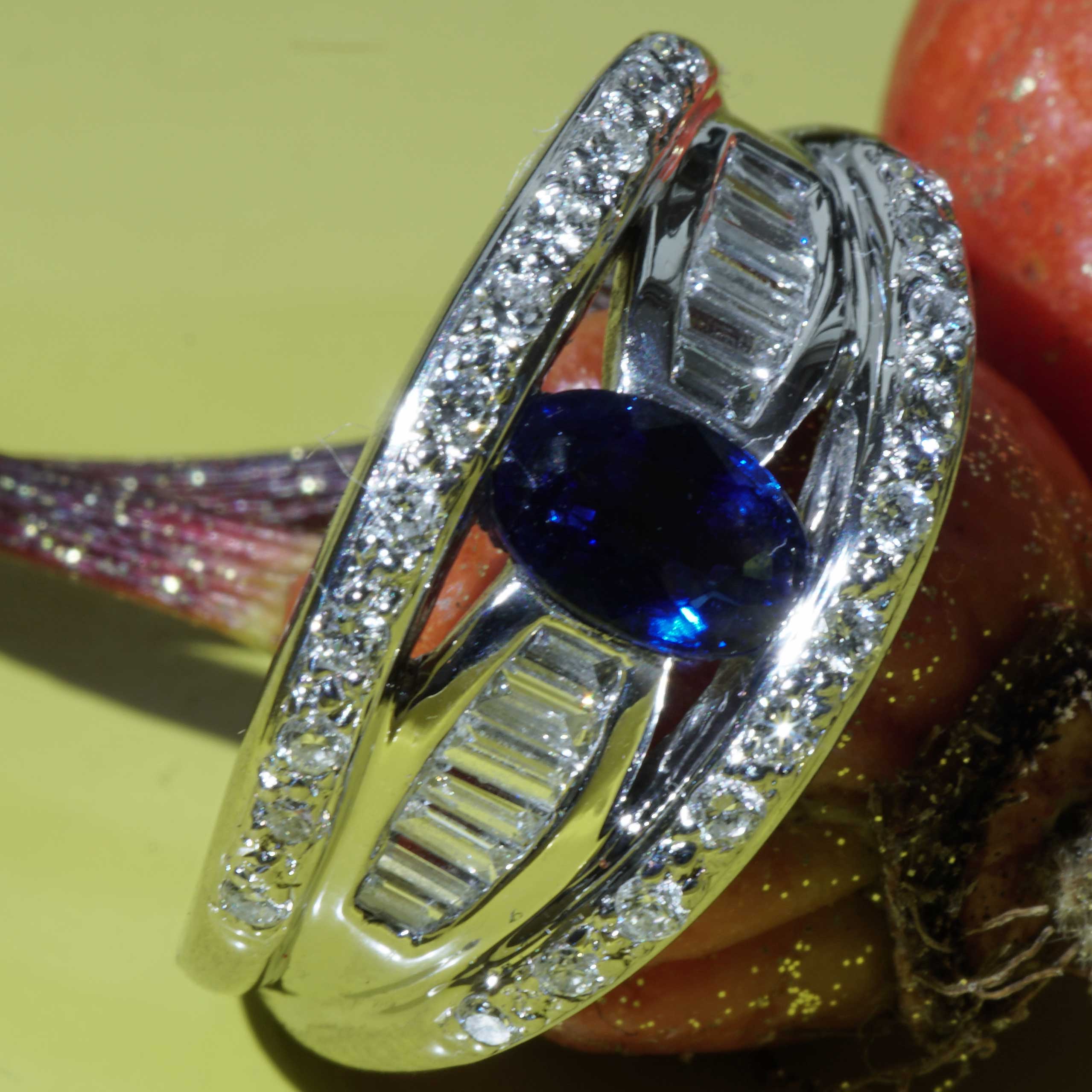 Sapphire Brilliant Ring 900 Platinum 0.65 ct 0.50 ct finest Sapphire and brilliant-cut Diamonds in Platinum