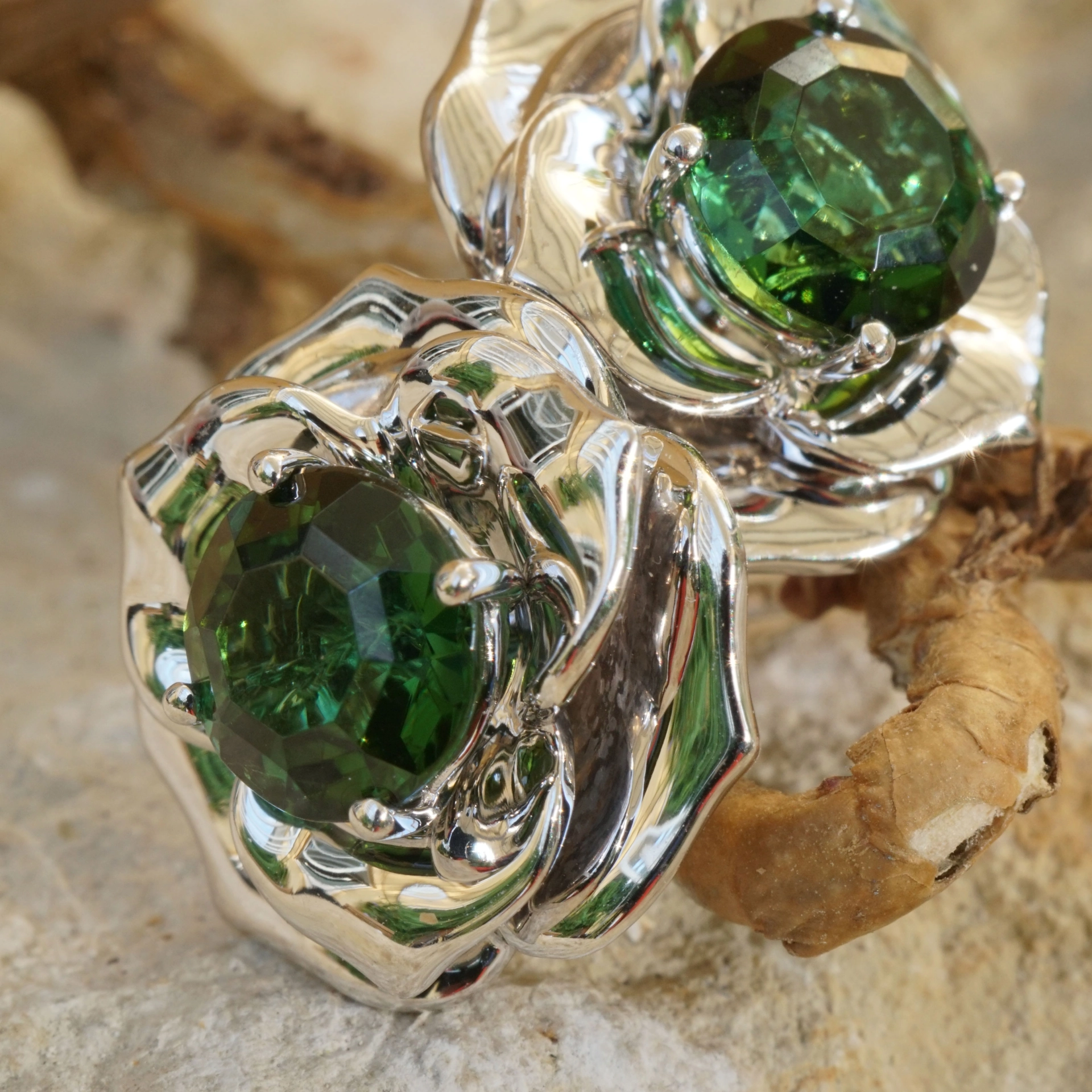 Tourmaline Earstuds 18 kt Whitegold......Amazing Color