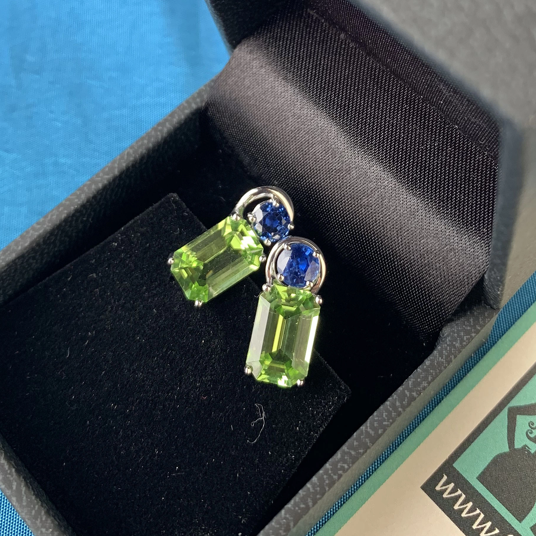 Saphire Peridot Earrings 18 kt White Gold.....High End Quality....Neon Mint Green