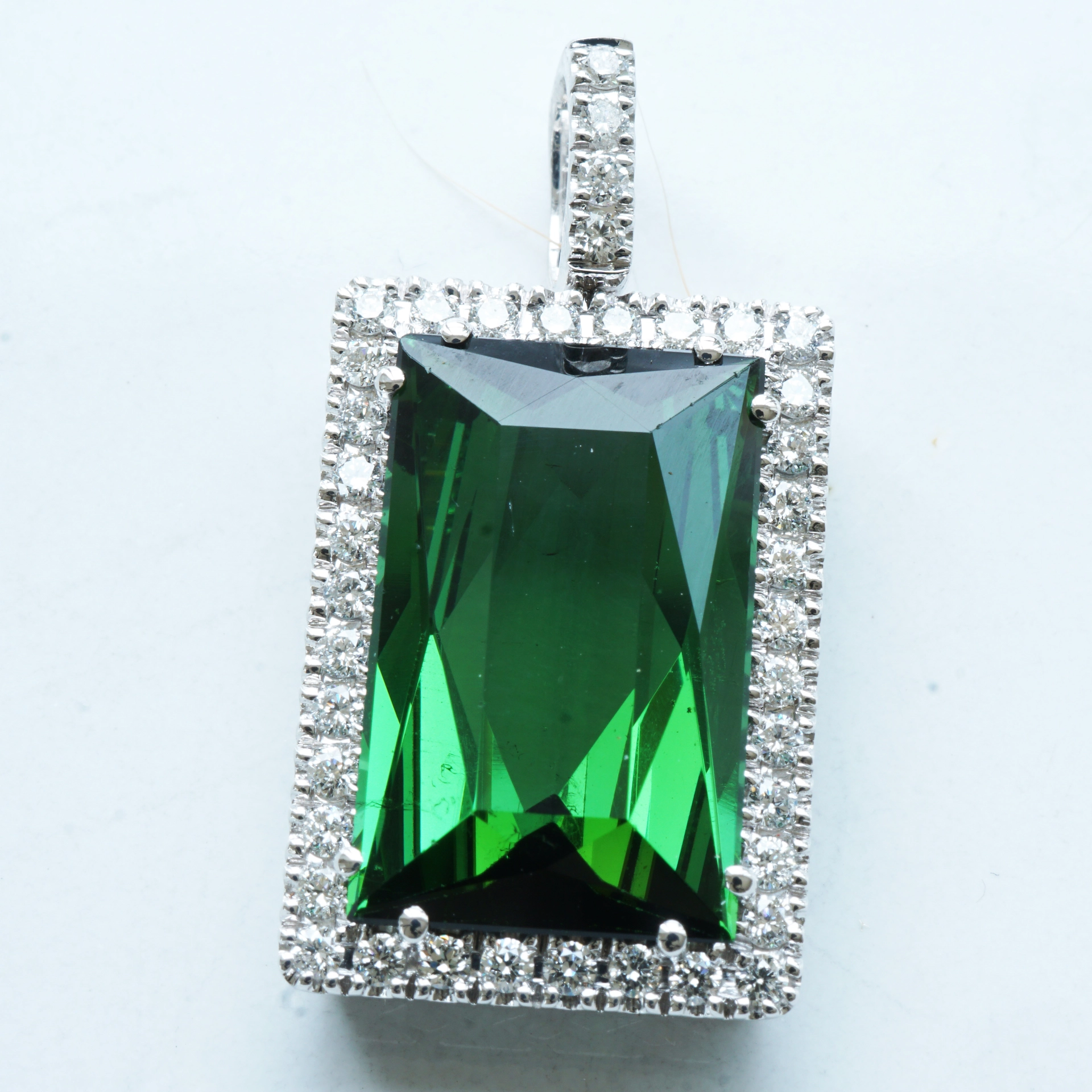 Turmalin Brillant Anhänger 750er Weissgold 9.10 ct 0.50 ct TW VS AAA+ AMAZONASGRÜN