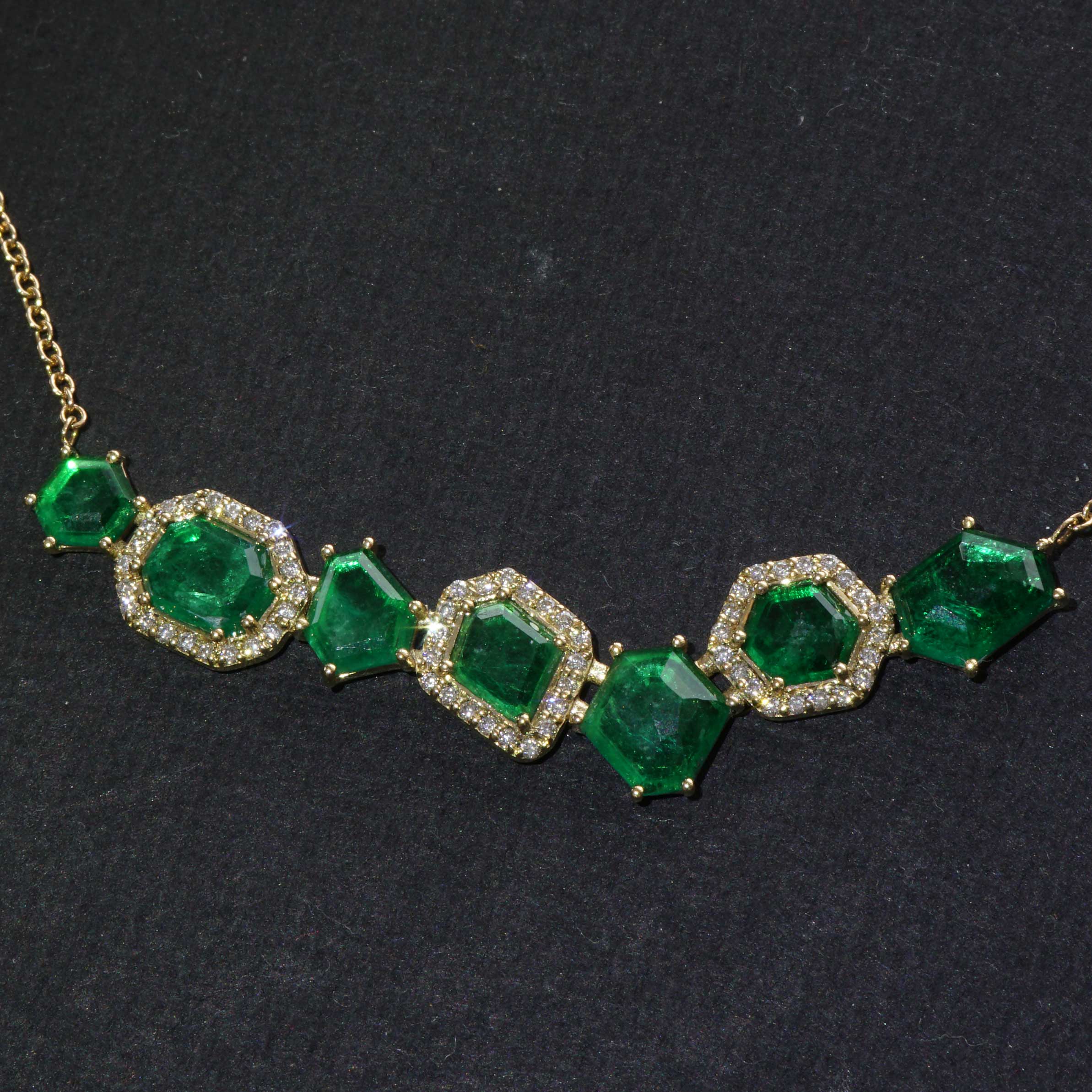Neon Green Emerald Brilliant Necklace 750 Yellow Gold 2.94 ct 0.26 ct from Mingora Mine in the Swat Valley in Pakistan