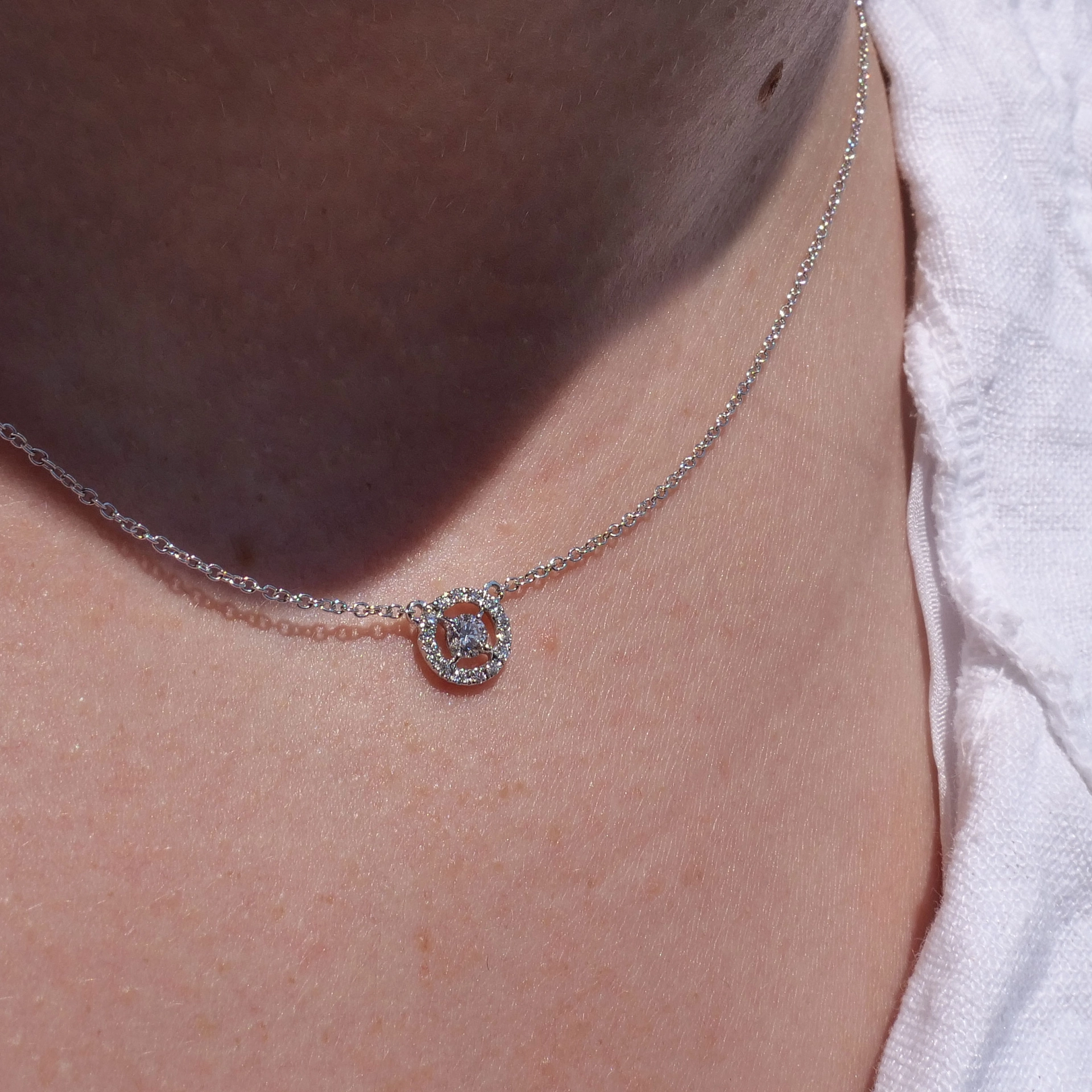 Brilliant Pendant with Chain 750 White Gold 0.10 ct in HALO look from traditional Goldsmiths