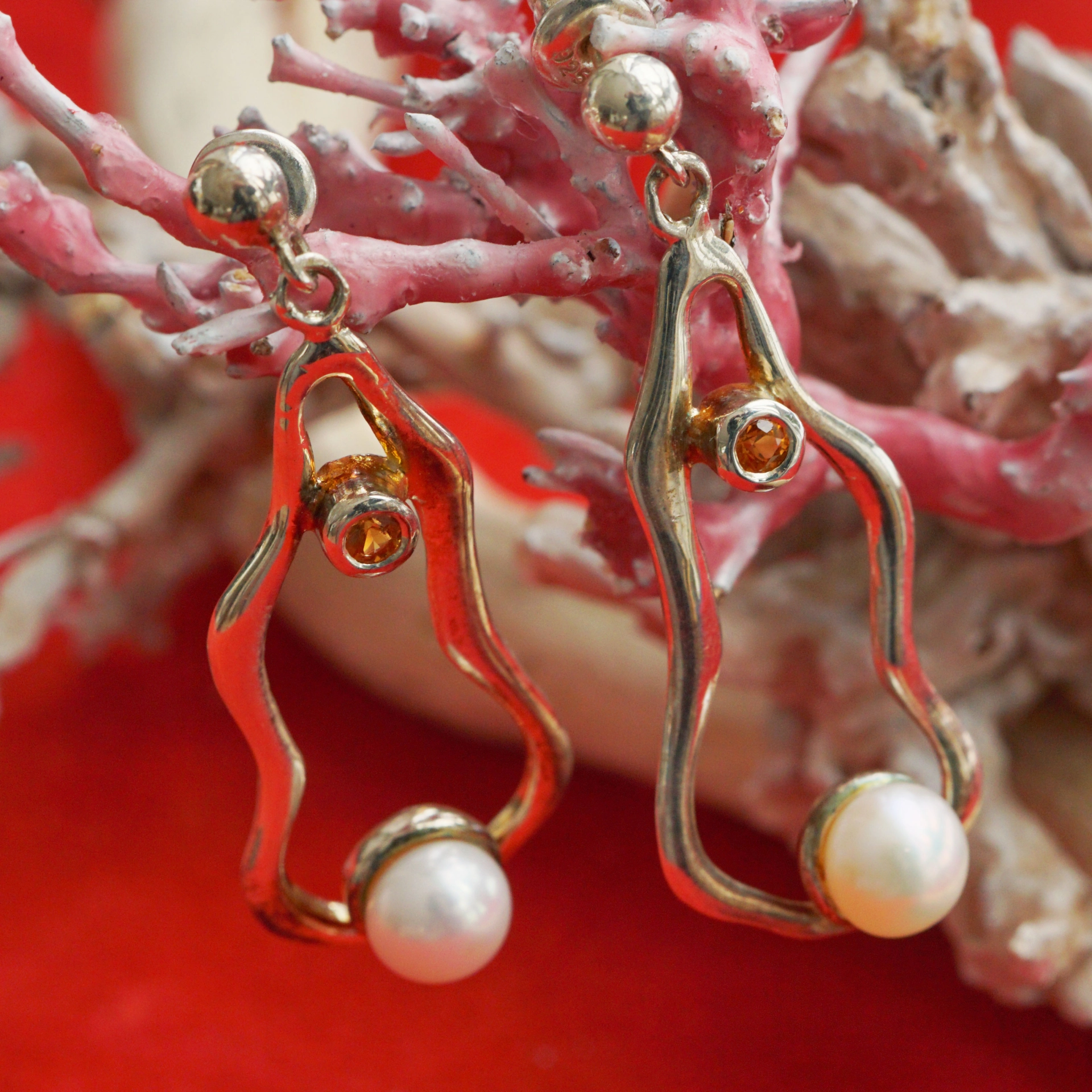 Ohrhänger neverending time Silber mit orangen Saphiren und weissen Zuchtperlen 42 x 16 mm