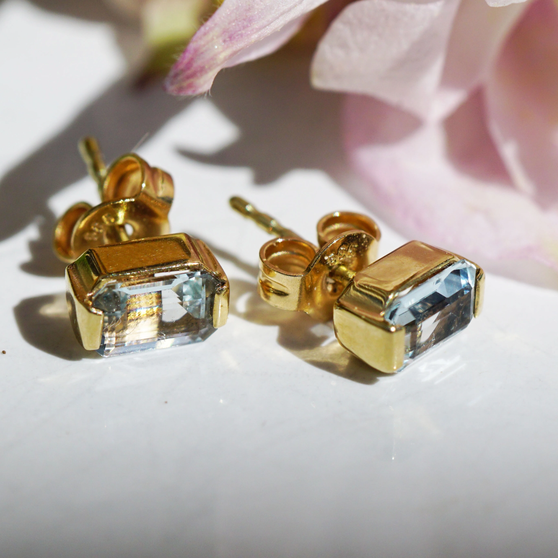 Aquamarin Ohrstecker 585er Gold 14 kt Gelbgold ca. 10 x 5 mm groß